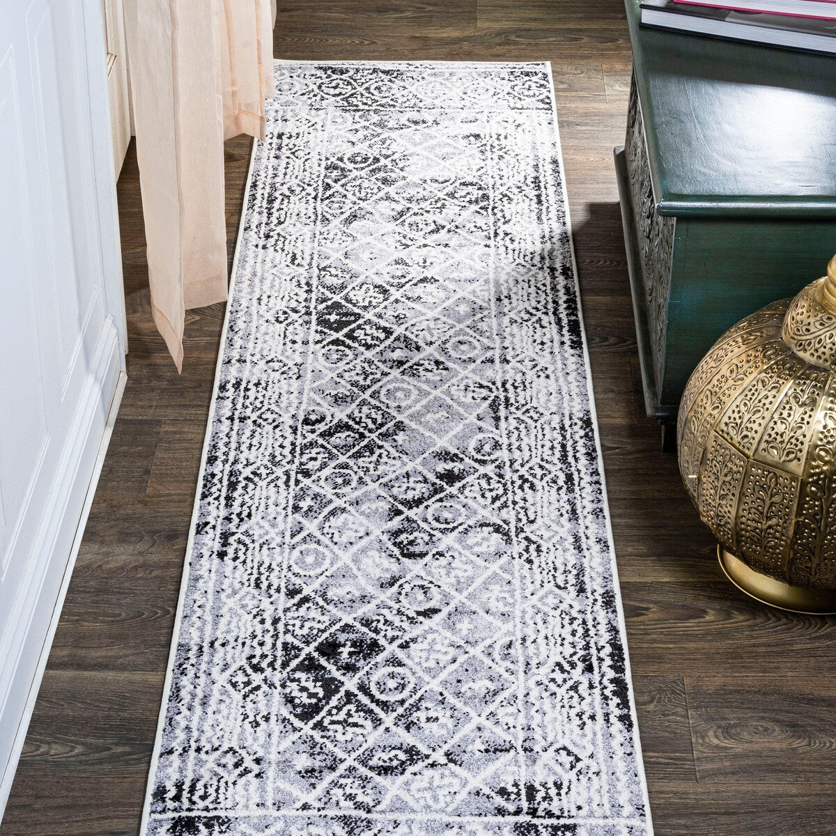 JONATHAN Y Illi Moroccan Geometric Distressed Area Rug