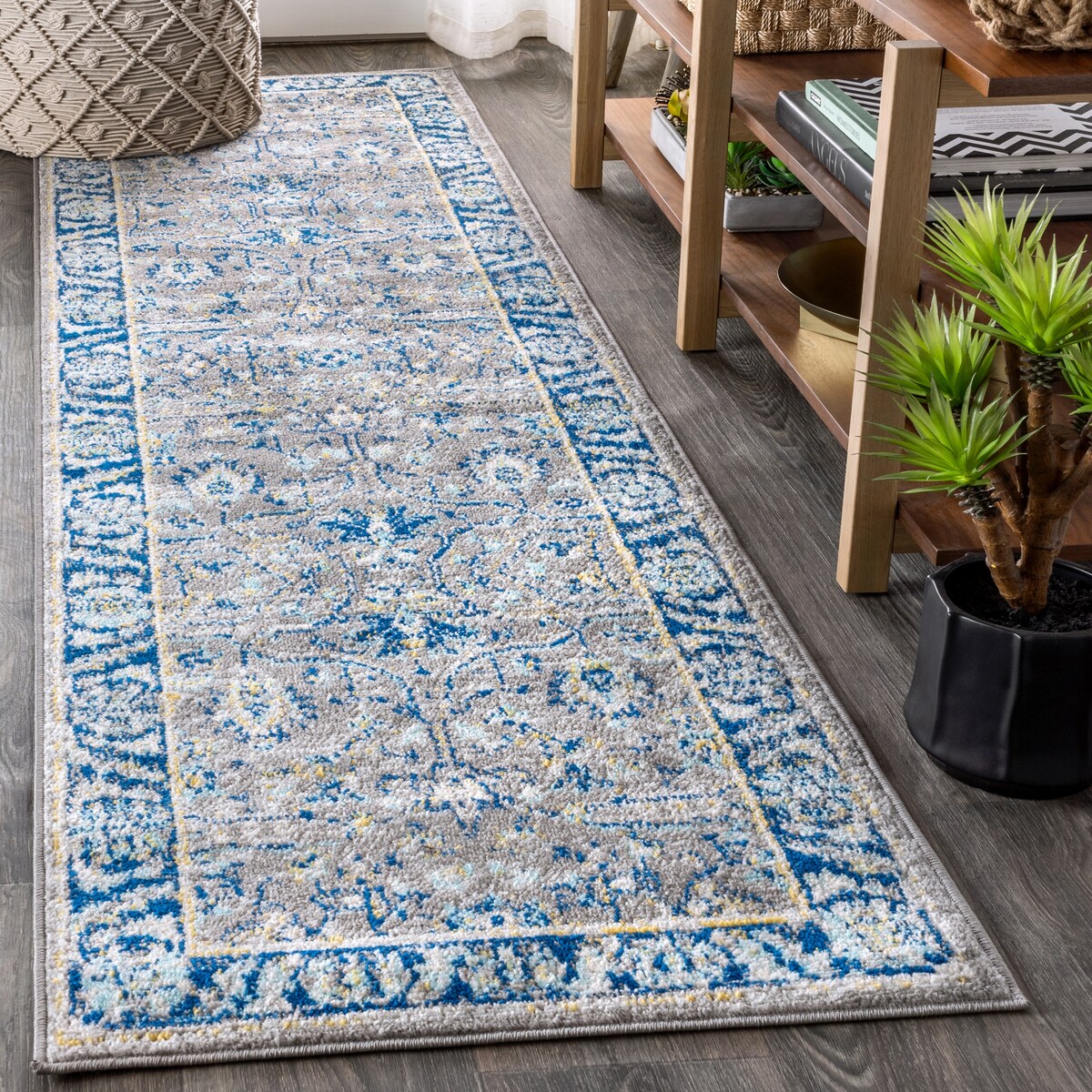 JONATHAN Y Traditional Persian Boho Floral Area Rug