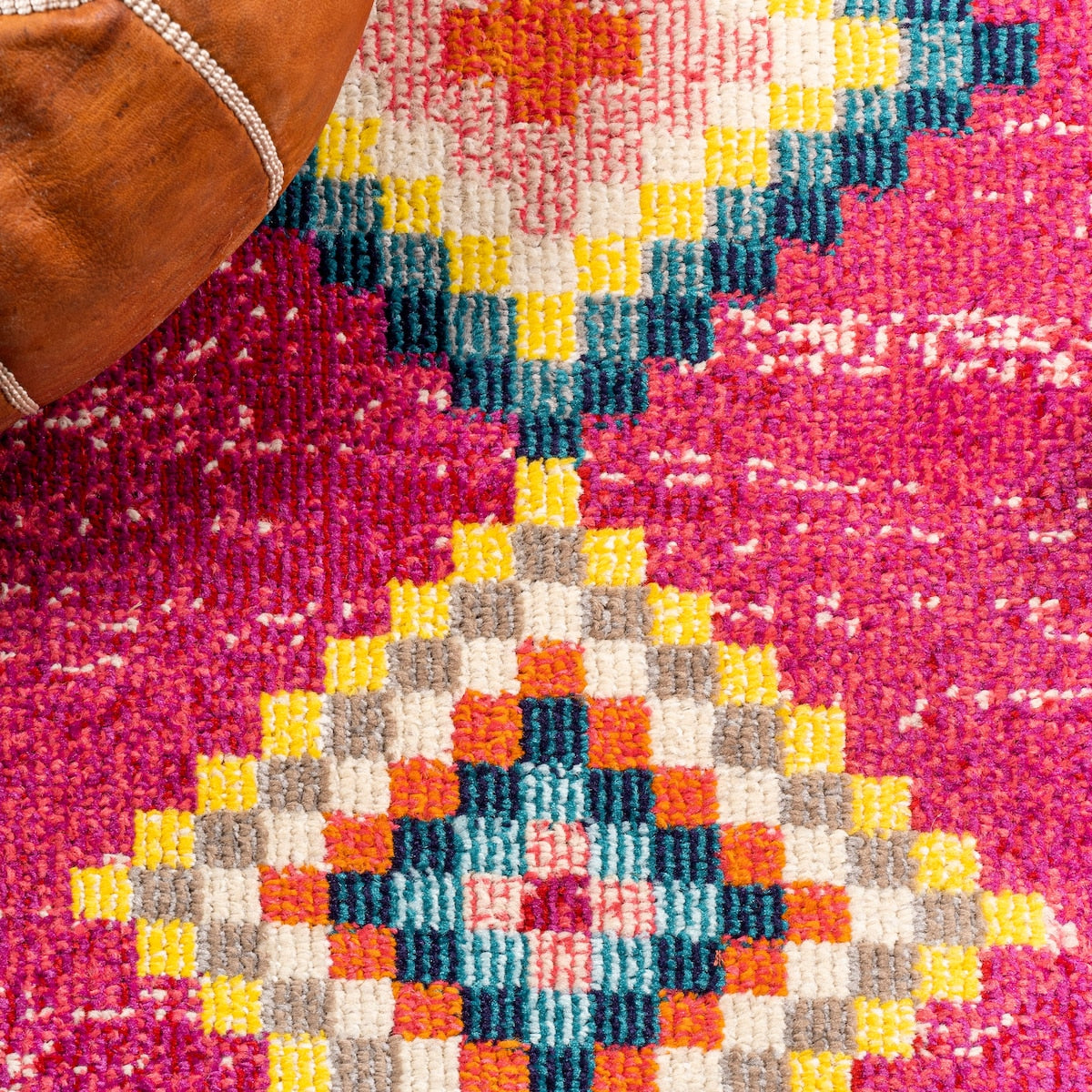 JONATHAN Y Arta Love Geometric Area Rug