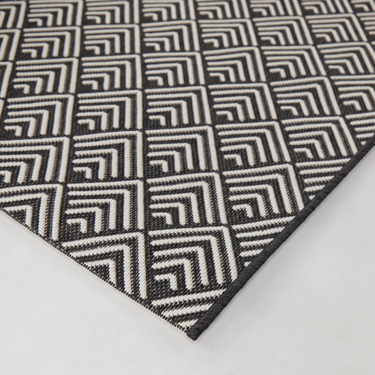 Janine Chevron Indoor/Outdoor Area Rug