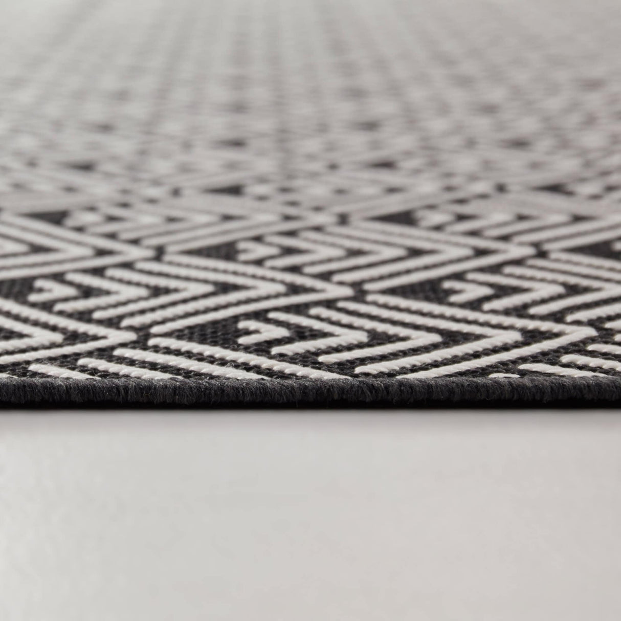 Janine Chevron Indoor/Outdoor Area Rug