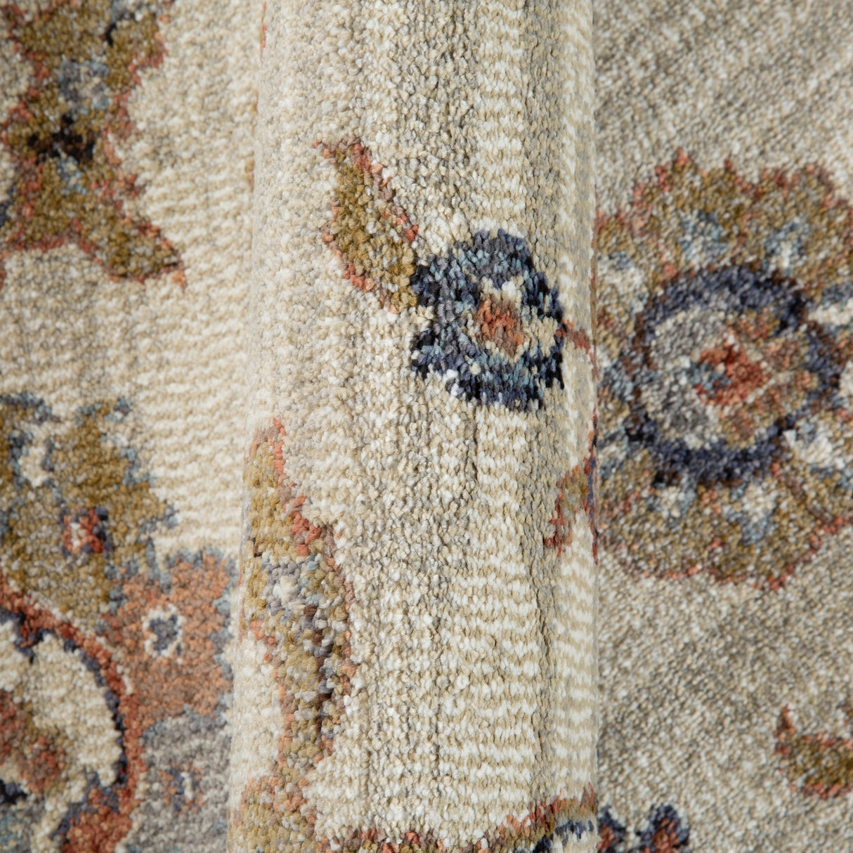 Jordan Bea Traditional Floral Power-Loomed Area Rug