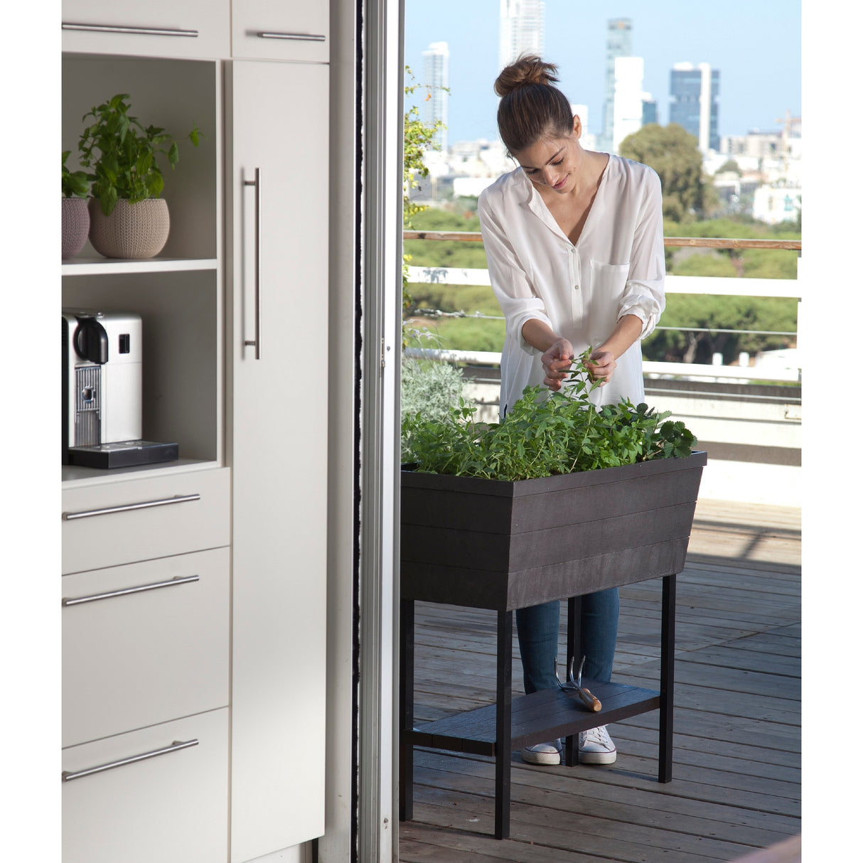 Keter Urban Bloomer Flower Plant Planter Raised Elevated Garden Bed With Self Watering Feature