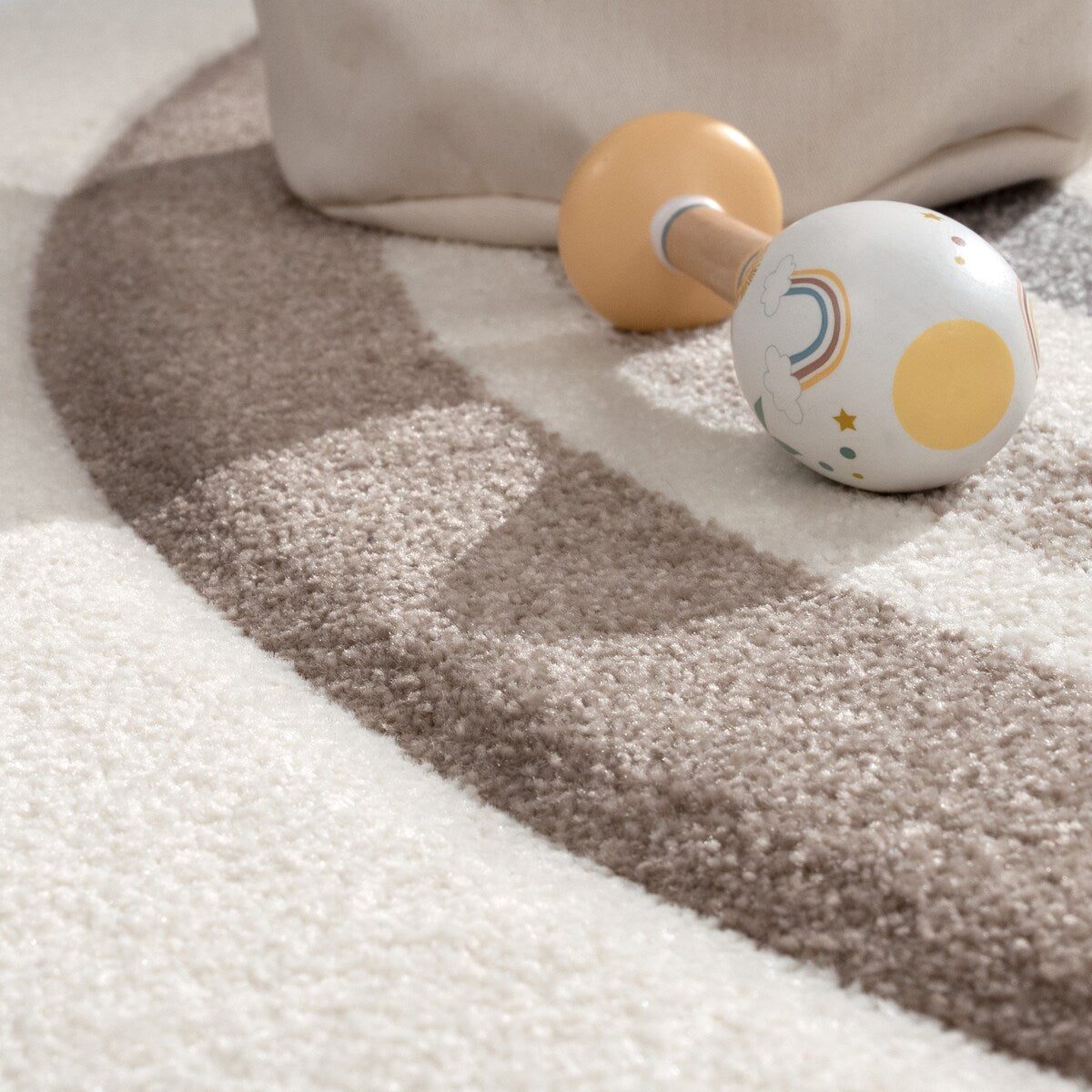 Kids Rug for Nursery with Rainbows & Hearts in Cream Pastel