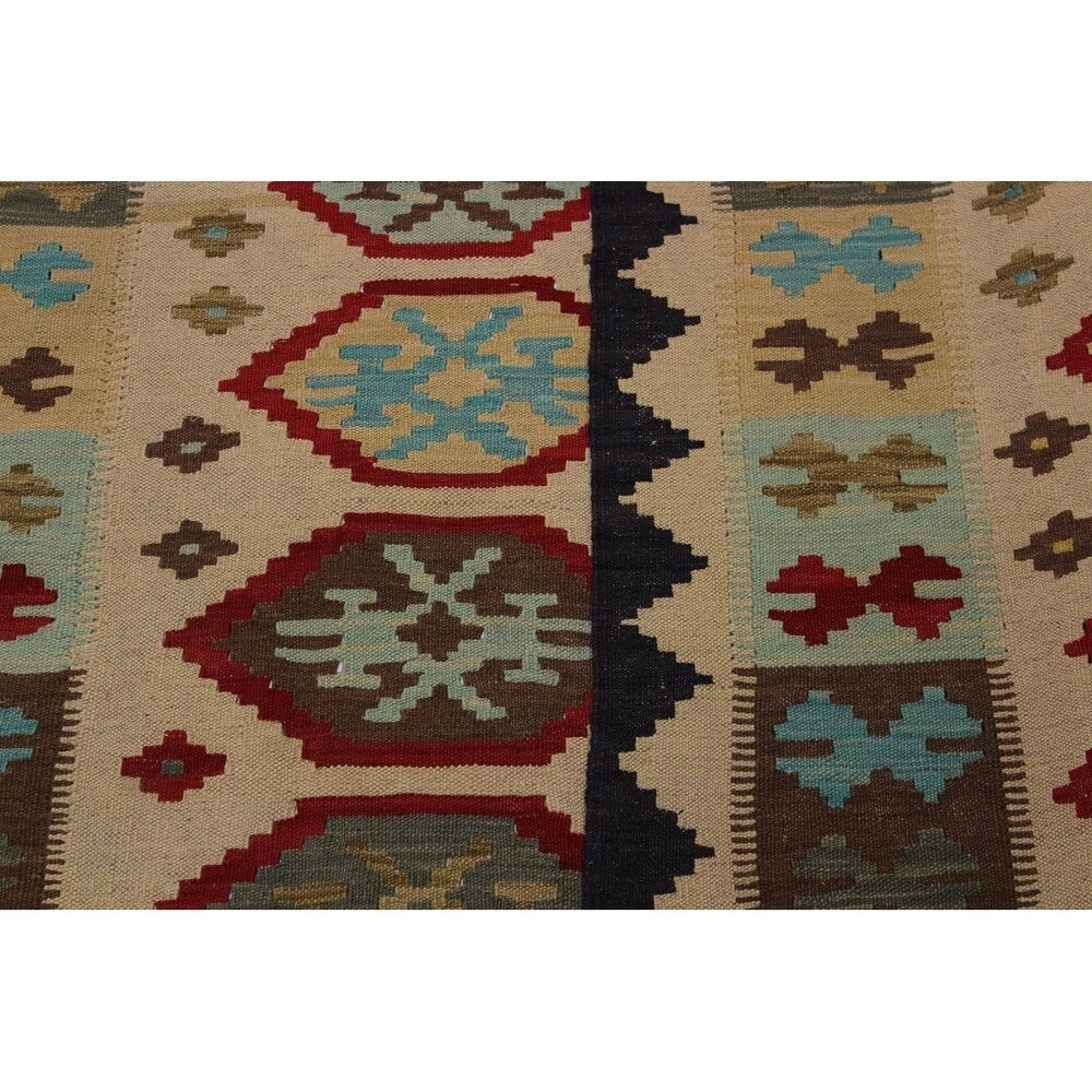Kilim Candida Ivory/Black Hand-Woven Wool Rug -4'11 x 6'6 - 4 ft. 11 in. X 6 ft. 6 in. - 4 ft. 11 in. X 6 ft. 6 in.