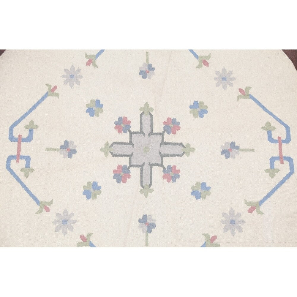 Kilim Indian Geometric Hand Woven Wool Oriental Area Rug - 5'11" x 5'11" Round - 5'11" x 5'11" Round