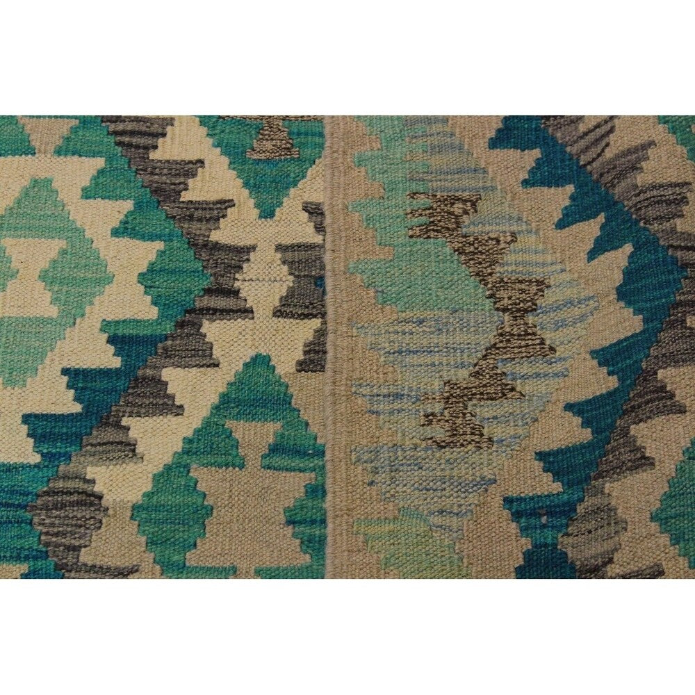 Kilim Lili Lt. Green/Ivory Hand-Woven Wool Rug -4'4 x 5'6 - 4 ft. 4 in. X 5 ft. 6 in.