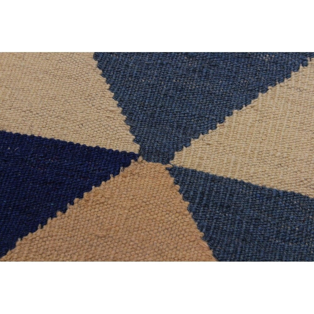 Kilim Sweet Ivory/Blue Hand-Woven Wool Rug -6'4 x 8'9 - 6'4" x 8'9"