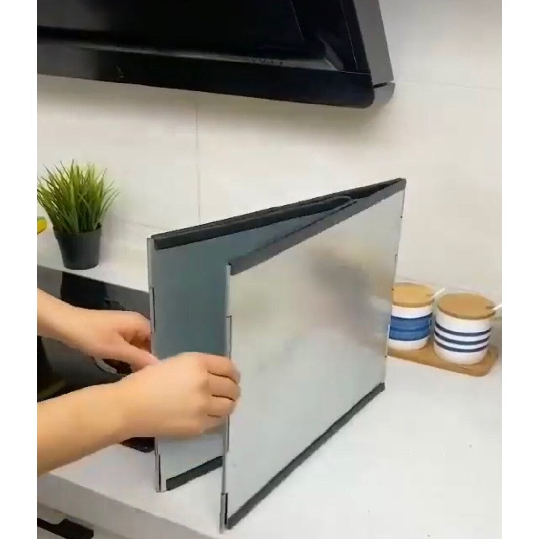 30-Inch Durable 3 Sided Stainless Steel Splatter Screen Guard for Frying, Foldable oil splash guard, Anti Splatter Screen guard