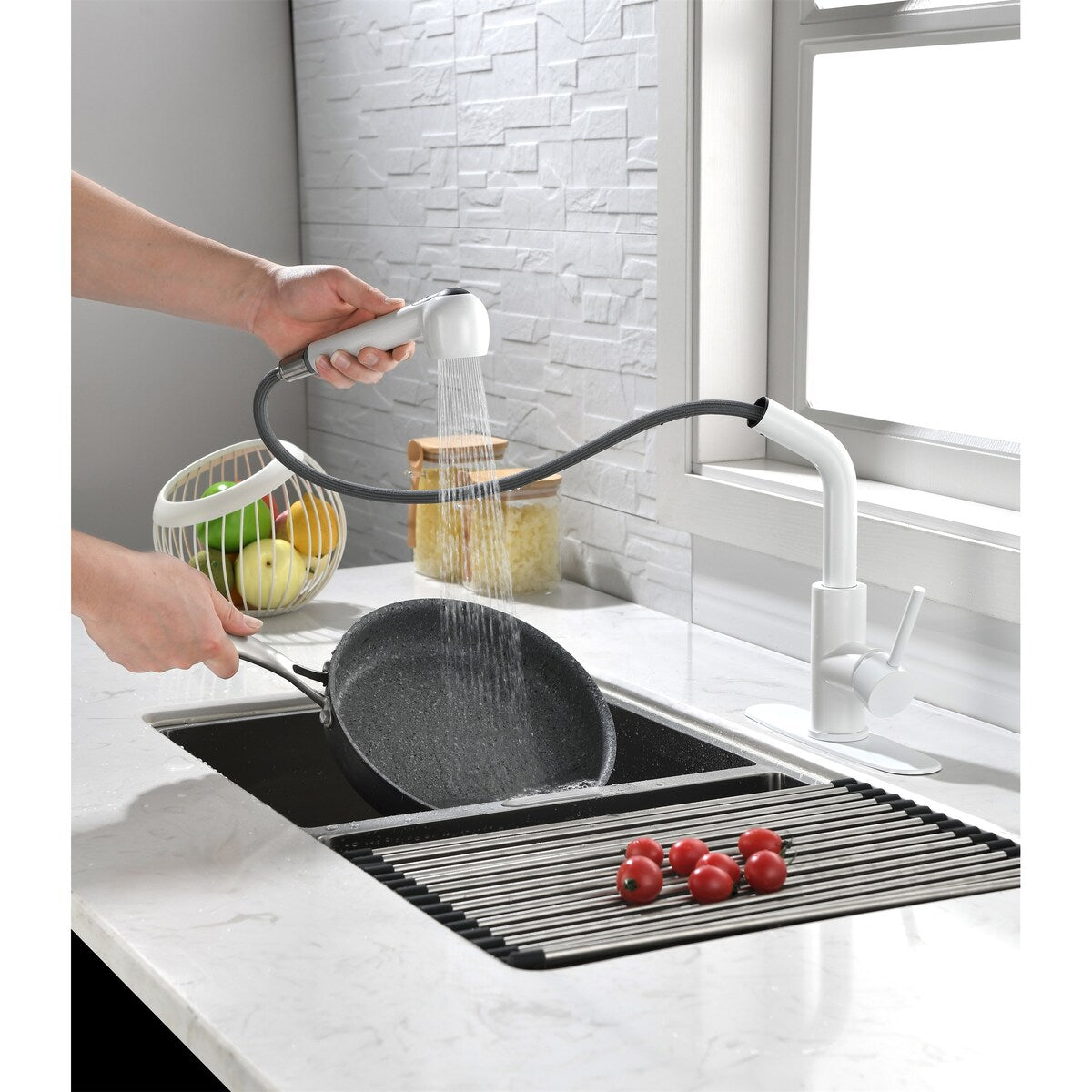 Kitchen Faucets with Pull Down Sprayer Single Handle Sink Faucet
