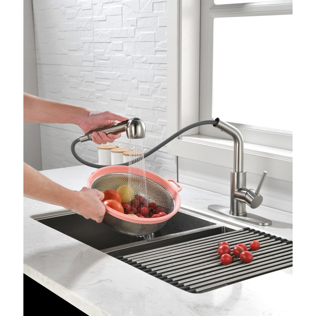 Kitchen Faucets with Pull Down Sprayer Single Handle Sink Faucet