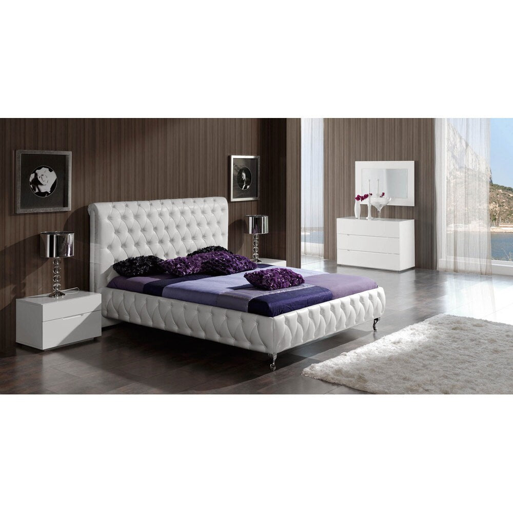 Luca Home White Queen Bedroom Set
