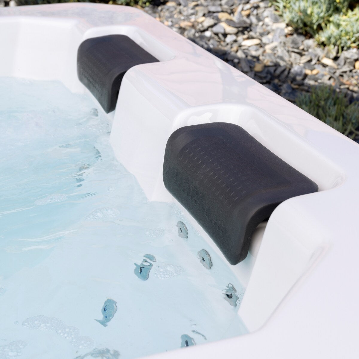Lifesmart Willow 3-Person 32-Jet 115V Acrylic Plug and Play Spa with Lounge Seating