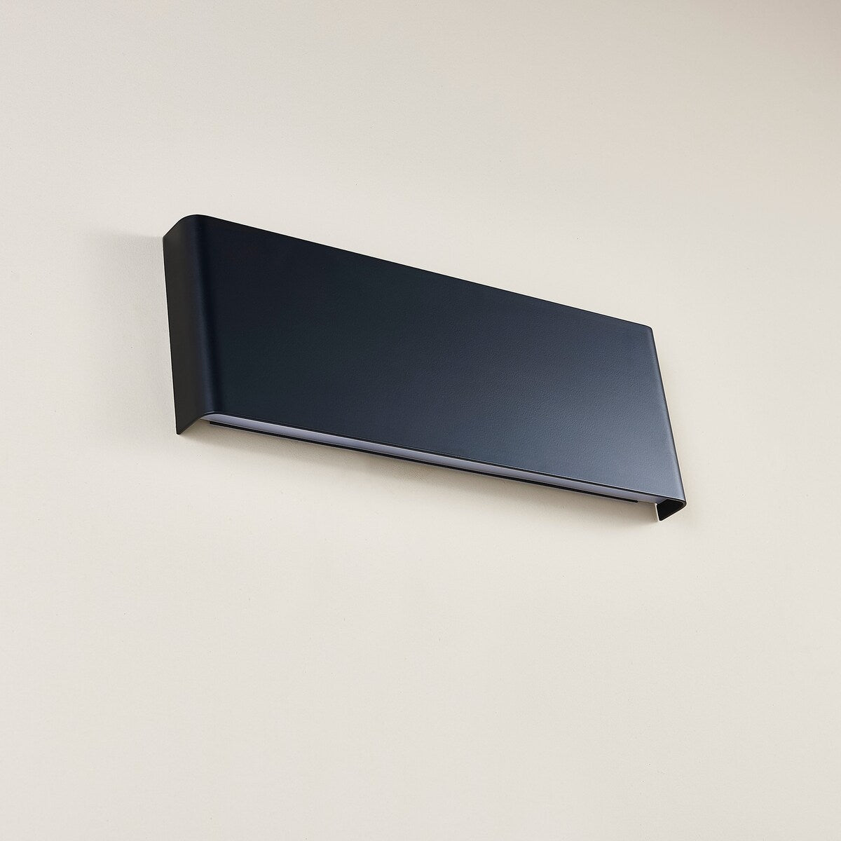 Long Streak Led Wall Sconce 24 Inch Black