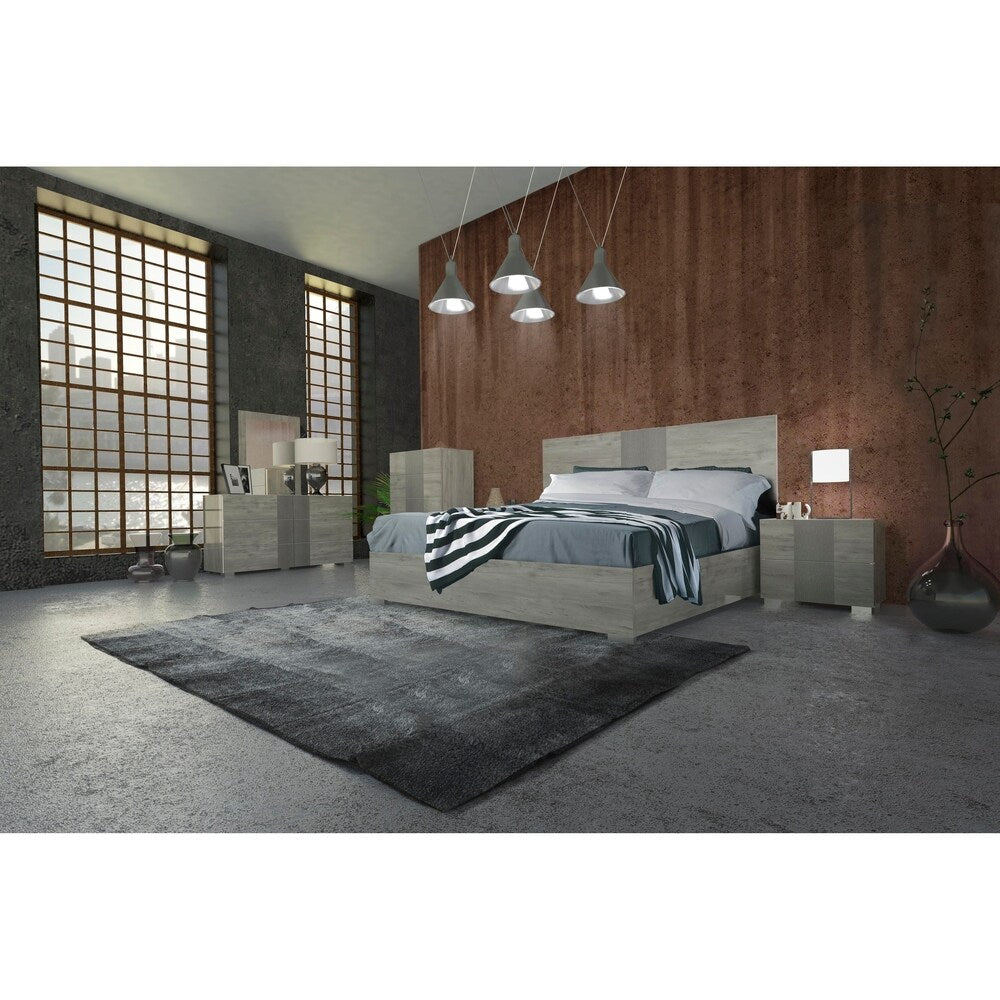 Luccia Q Bed