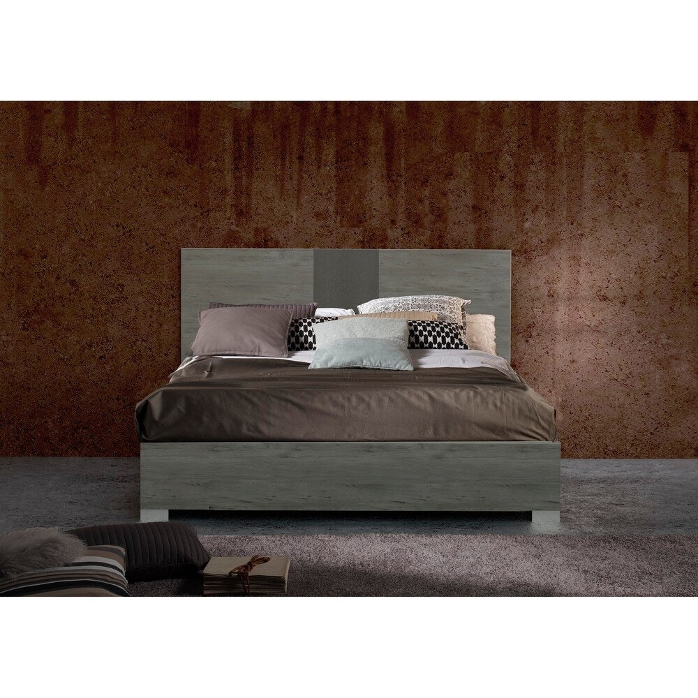 Luccia Q Bed