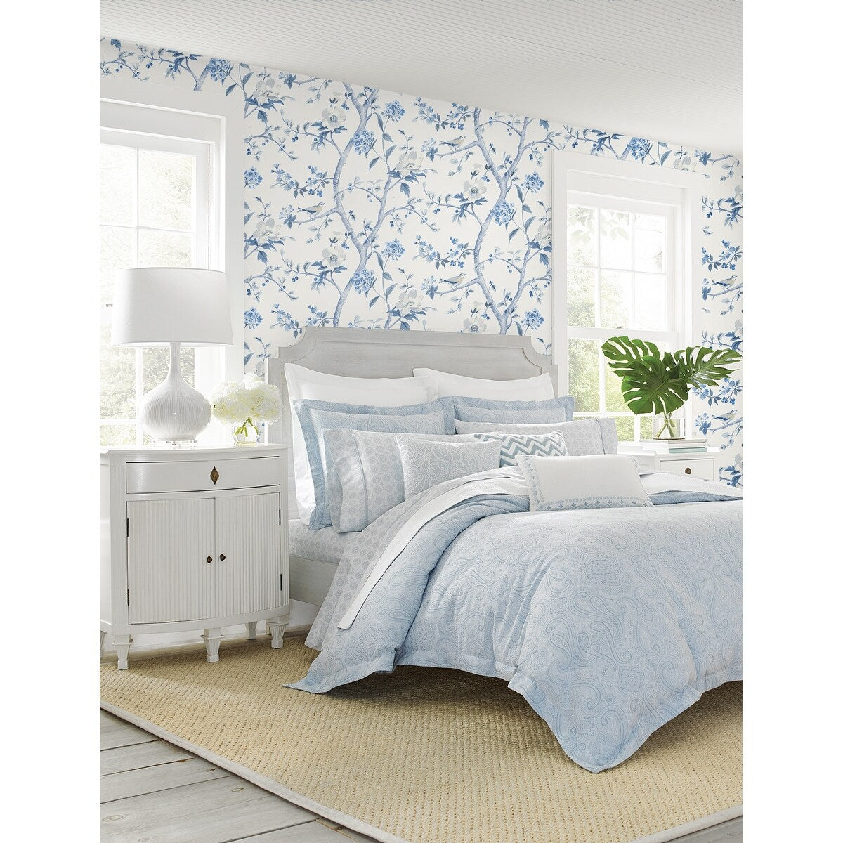 Luxe Haven Floral Trail Peel and Stick Wallpaper