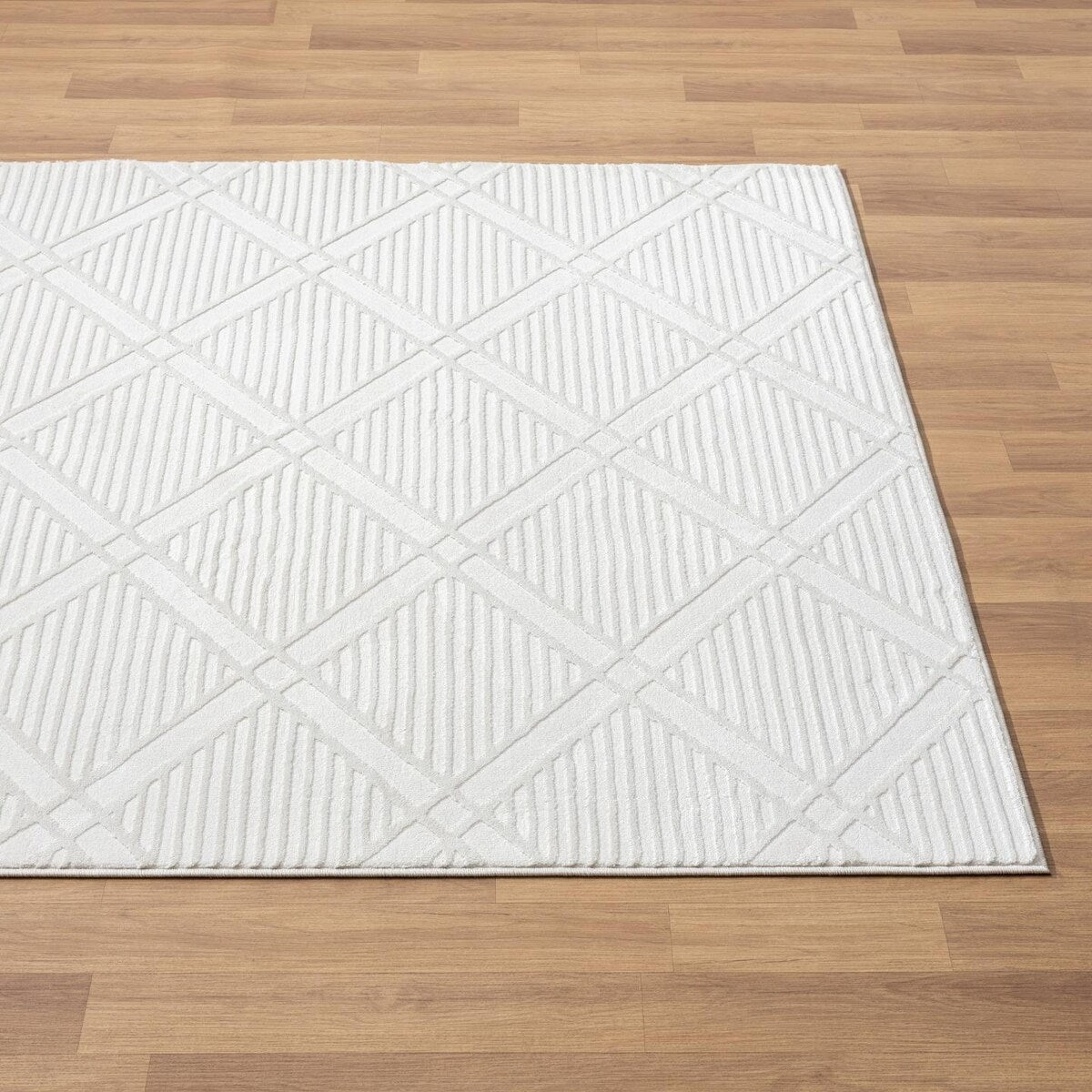 Luxe Weavers Geometric Diamond Shaped Area Rug, Medium Pile Indoor Carpet