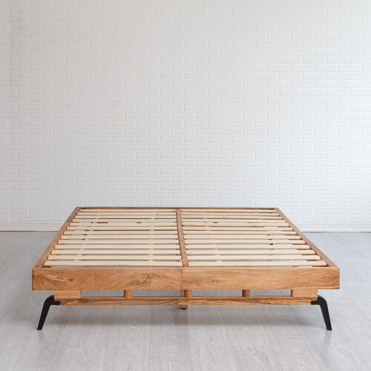 MH London Nelson Mango Rustic Wood Queen-size Platform Bed