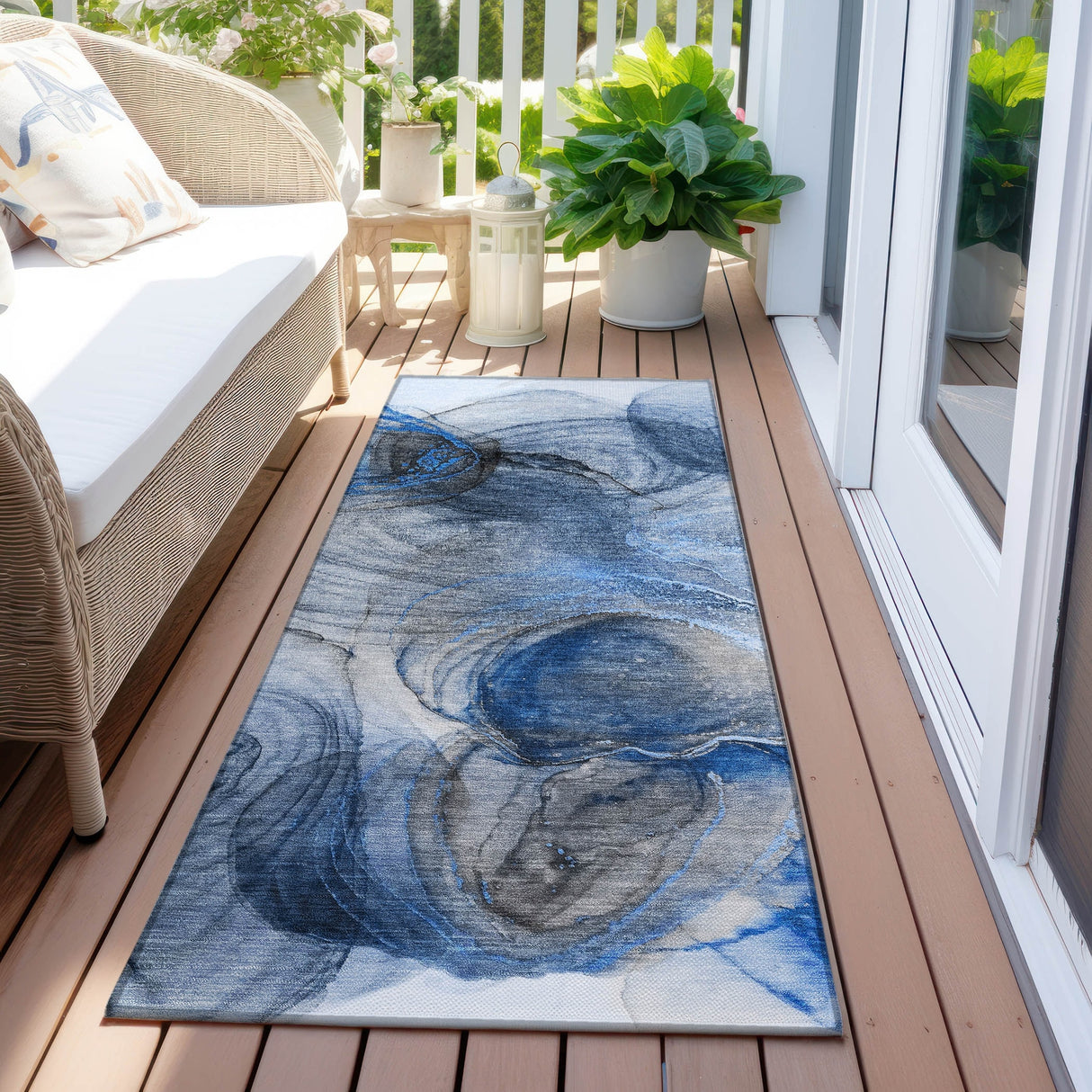 Machine Washable Indoor/ Outdoor Abstract Circles Chantille Rug