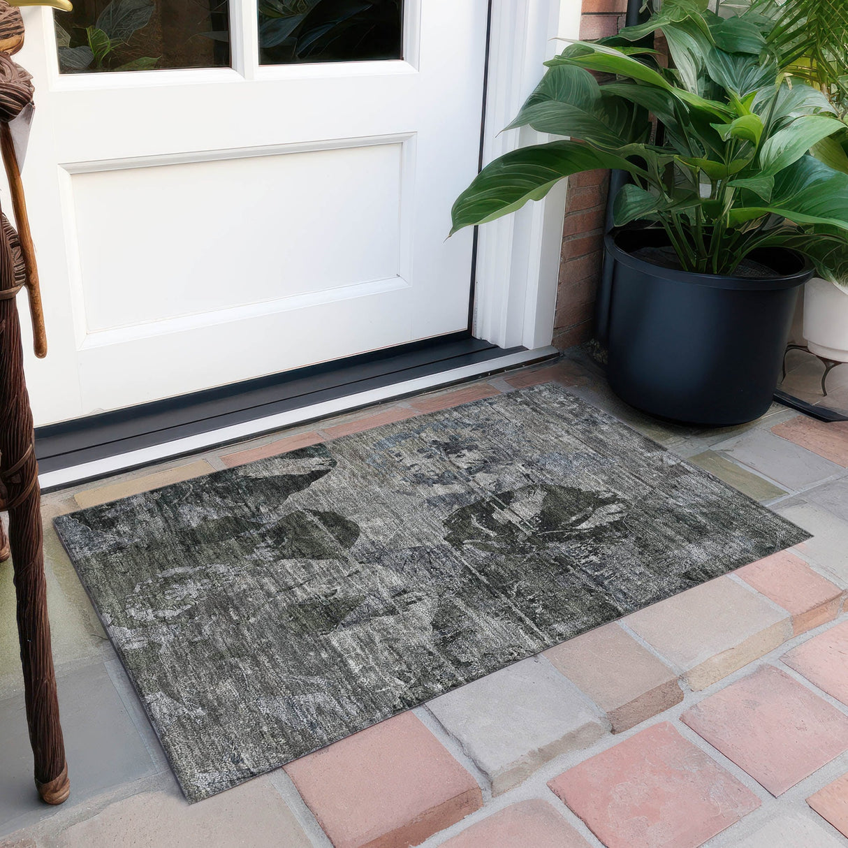 Machine Washable Indoor/ Outdoor Abstract Leaves Chantille Rug