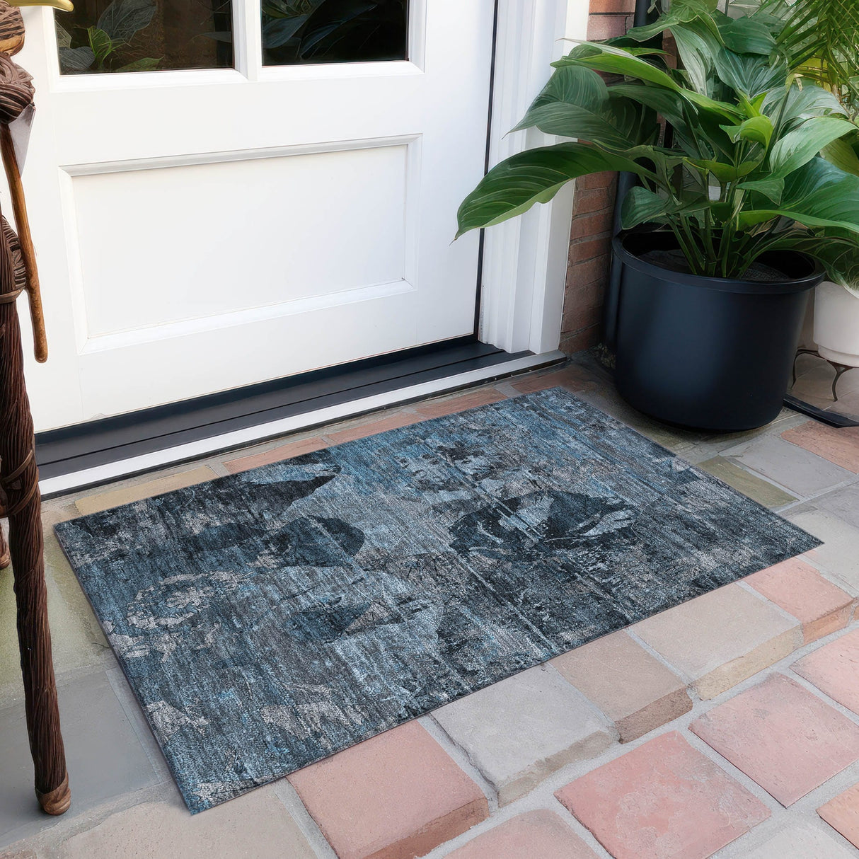 Machine Washable Indoor/ Outdoor Abstract Leaves Chantille Rug