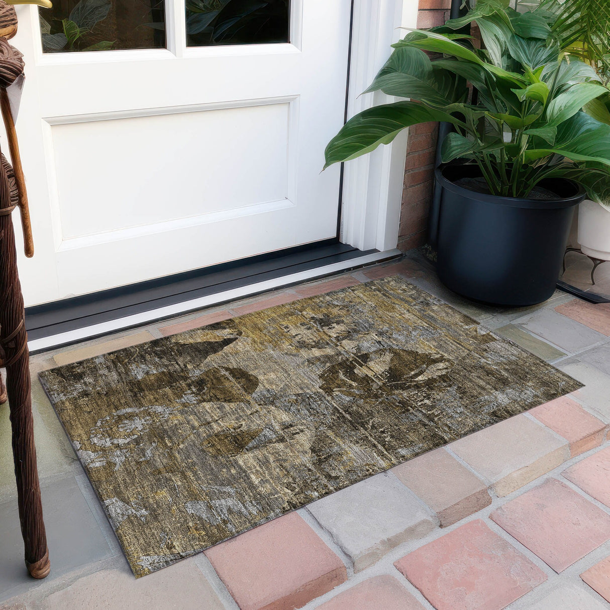 Machine Washable Indoor/ Outdoor Abstract Leaves Chantille Rug