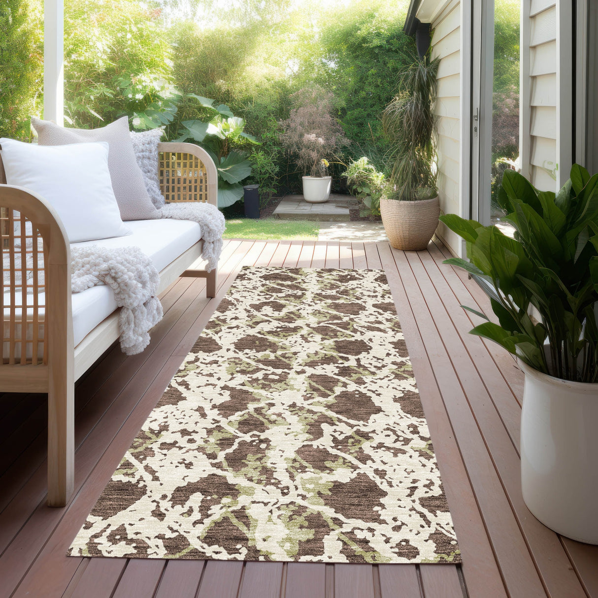 Machine Washable Indoor/ Outdoor Abstract Modern Chantille Rug