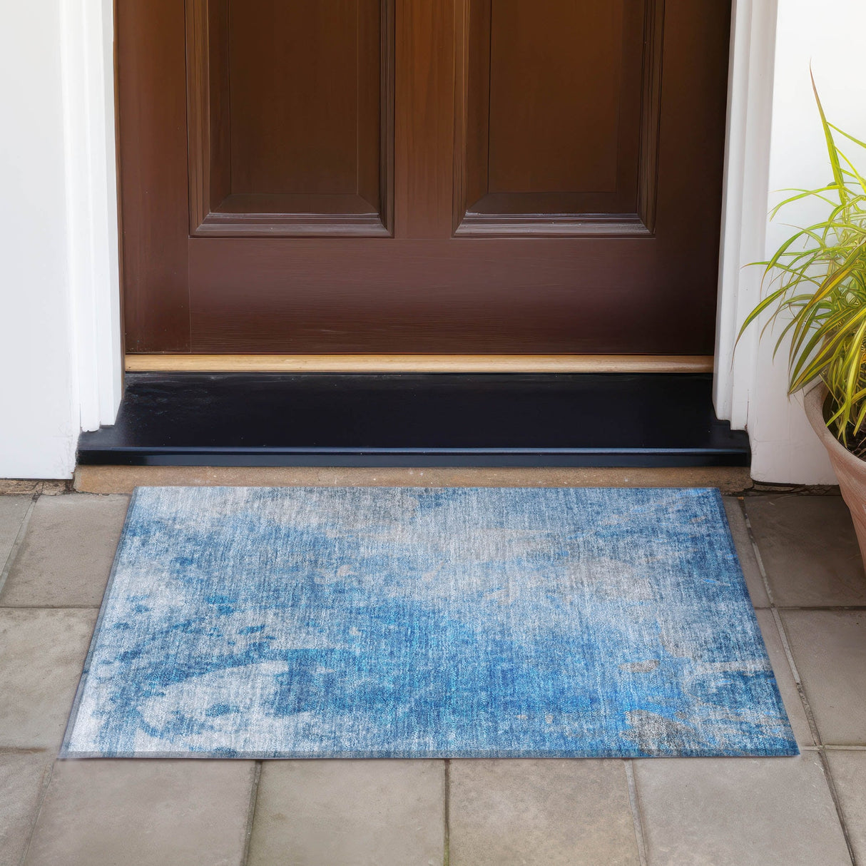 Machine Washable Indoor/ Outdoor Abstract Solid Chantille Rug