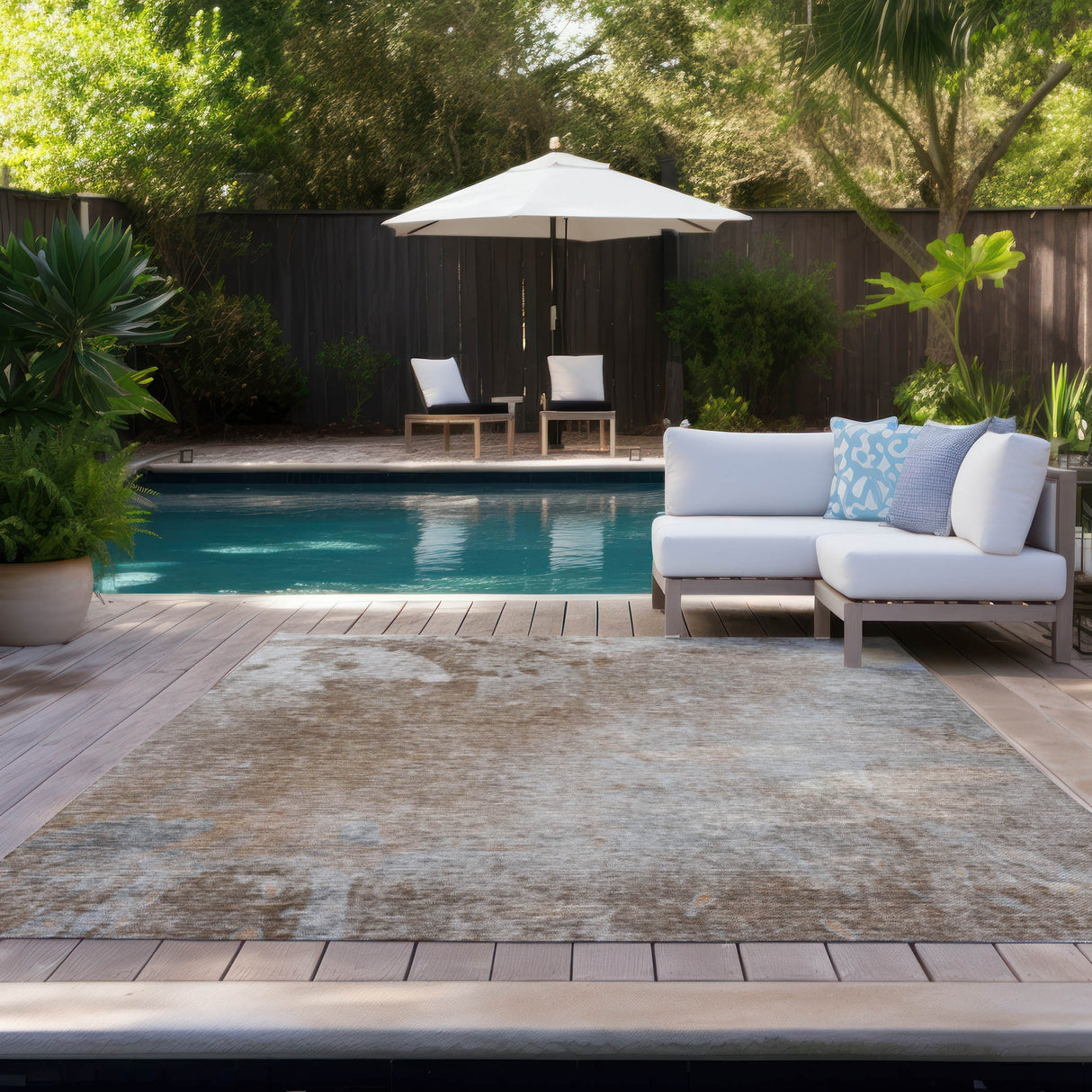 Machine Washable Indoor/ Outdoor Abstract Solid Chantille Rug