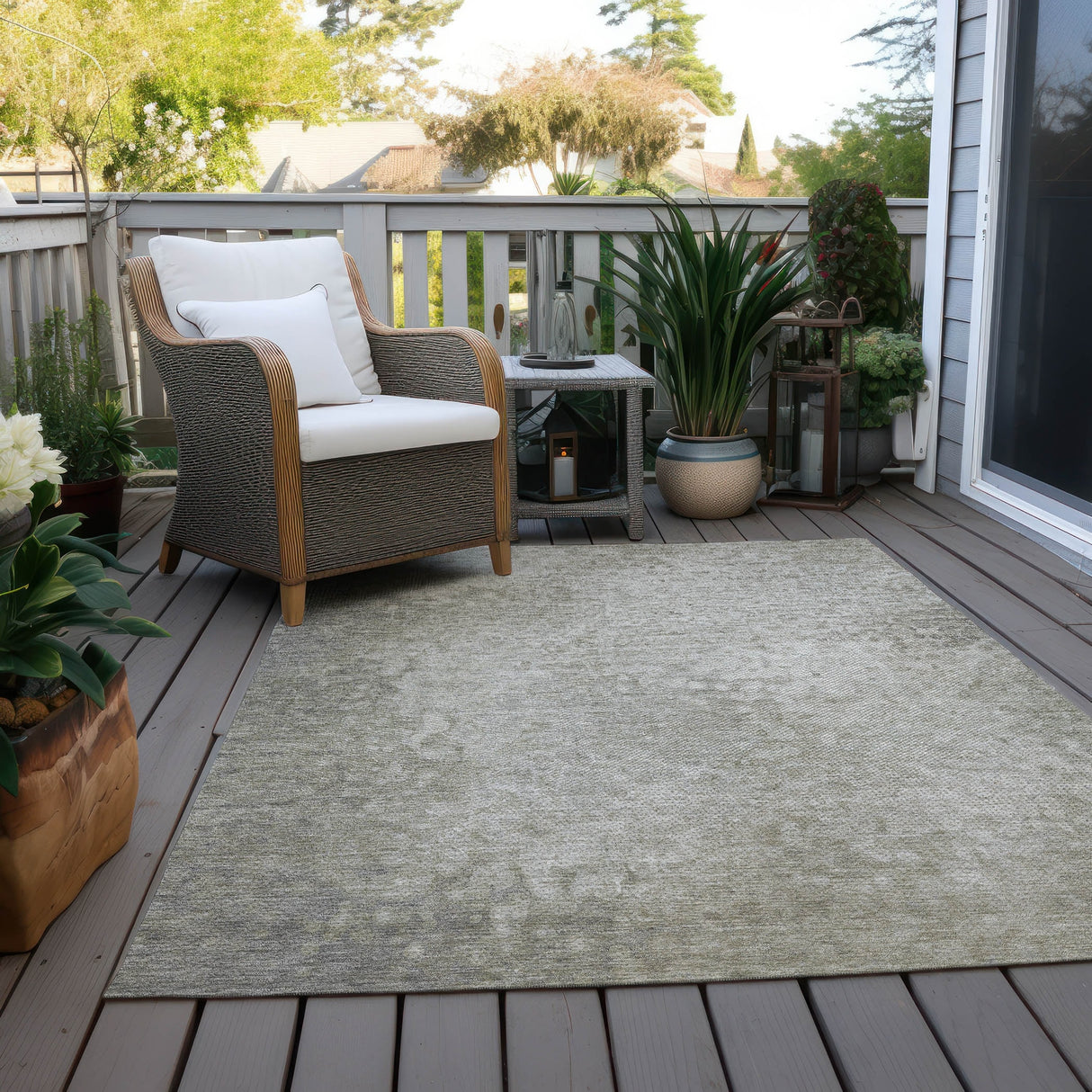 Machine Washable Indoor/ Outdoor Abstract Solid Chantille Rug