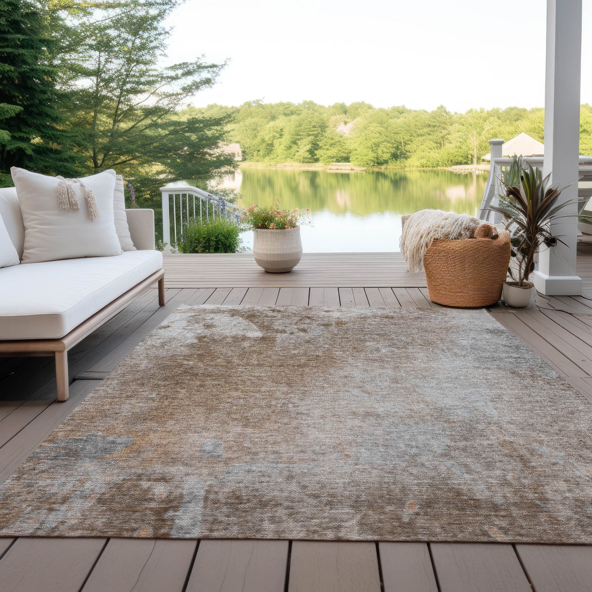 Machine Washable Indoor/ Outdoor Abstract Solid Chantille Rug