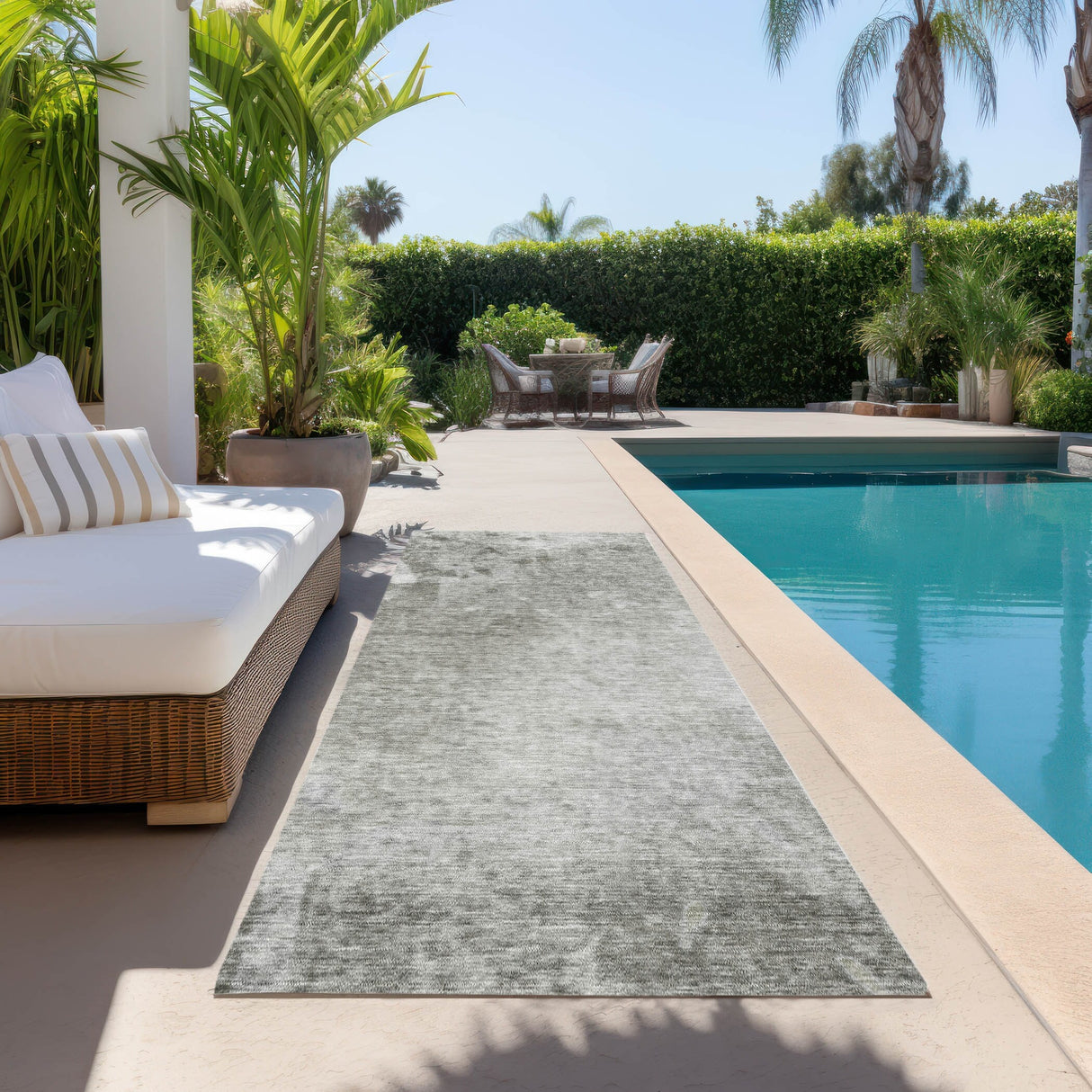 Machine Washable Indoor/ Outdoor Abstract Solid Chantille Rug