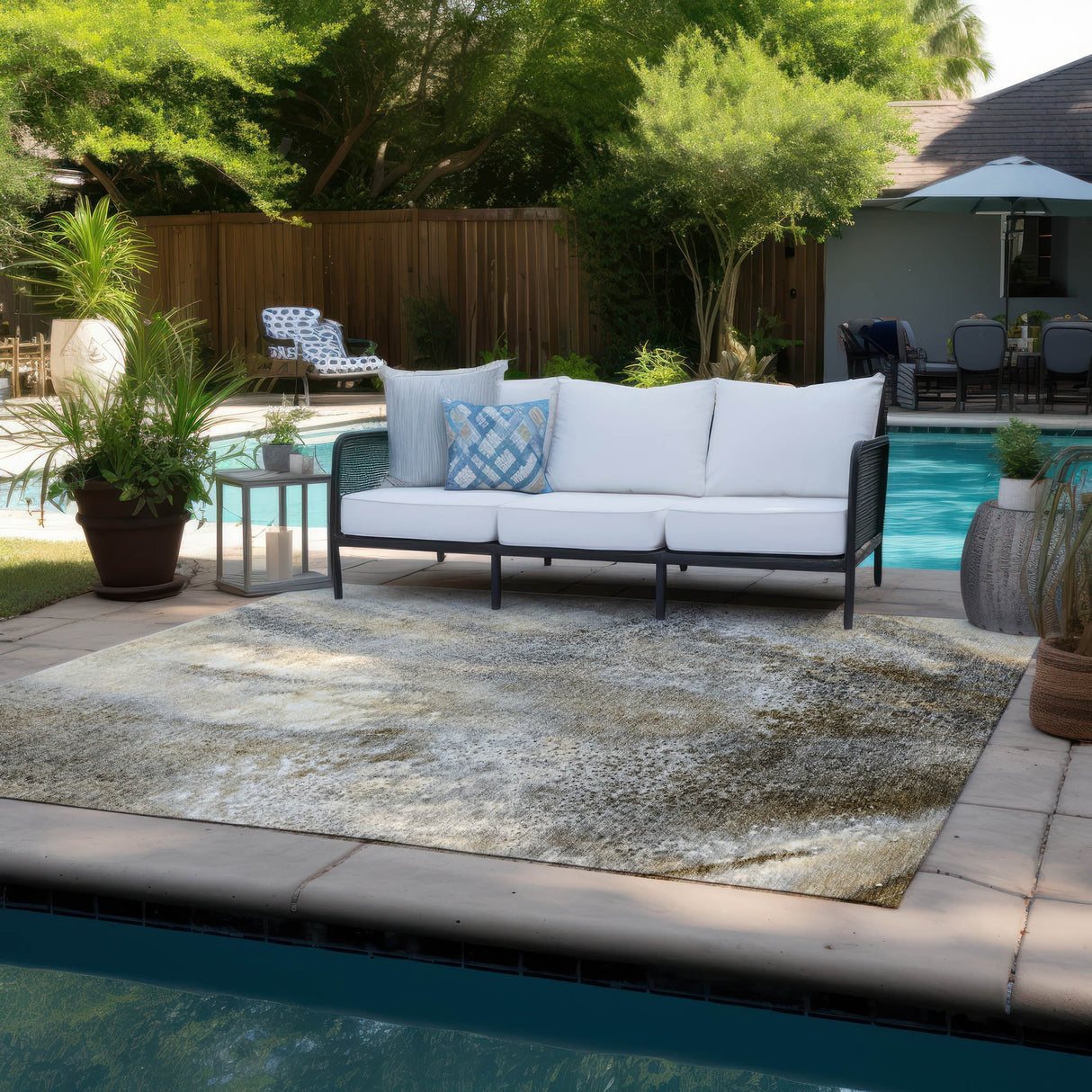 Machine Washable Indoor/ Outdoor Abstract Watercolor Chantille Rug