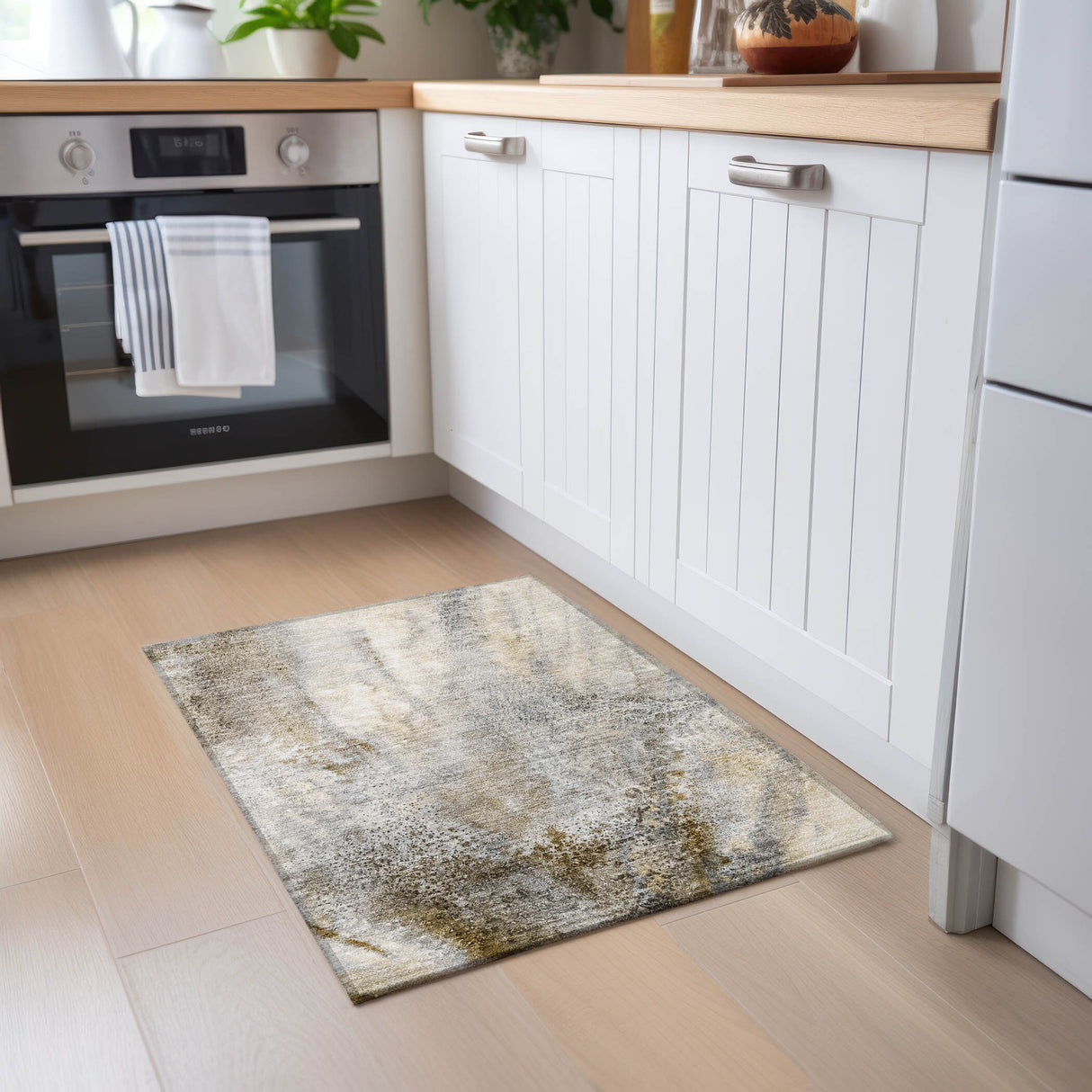 Machine Washable Indoor/ Outdoor Abstract Watercolor Chantille Rug
