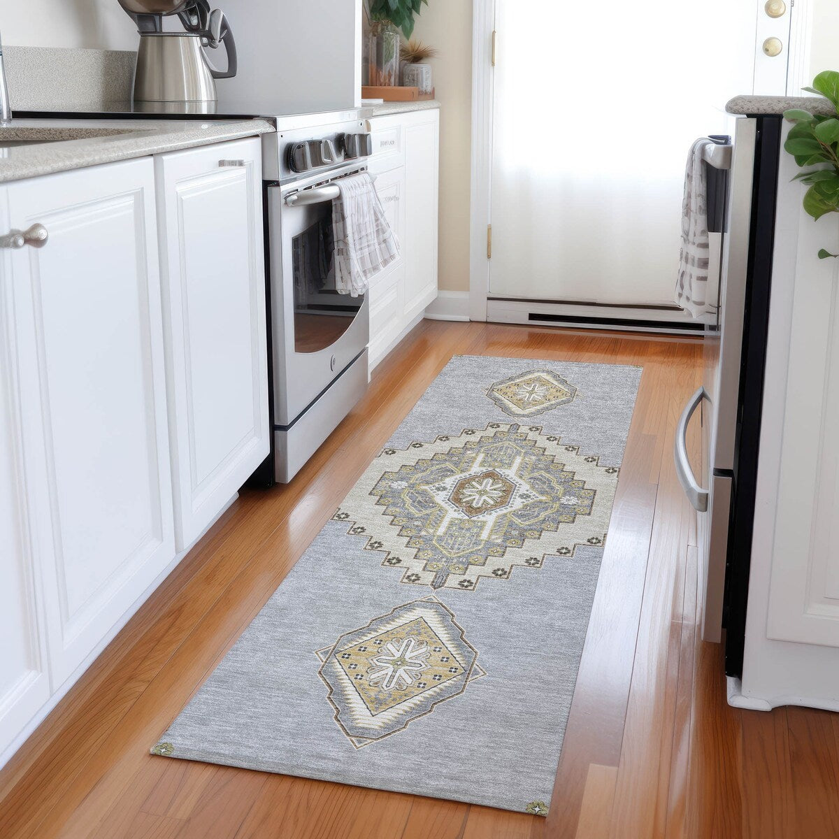 Machine Washable Indoor/ Outdoor Boho Traditional Chantille Rug