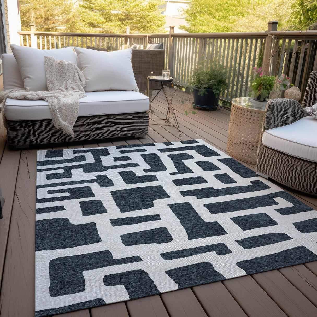 Machine Washable Indoor/ Outdoor Chantille Contemporary Geo Rug