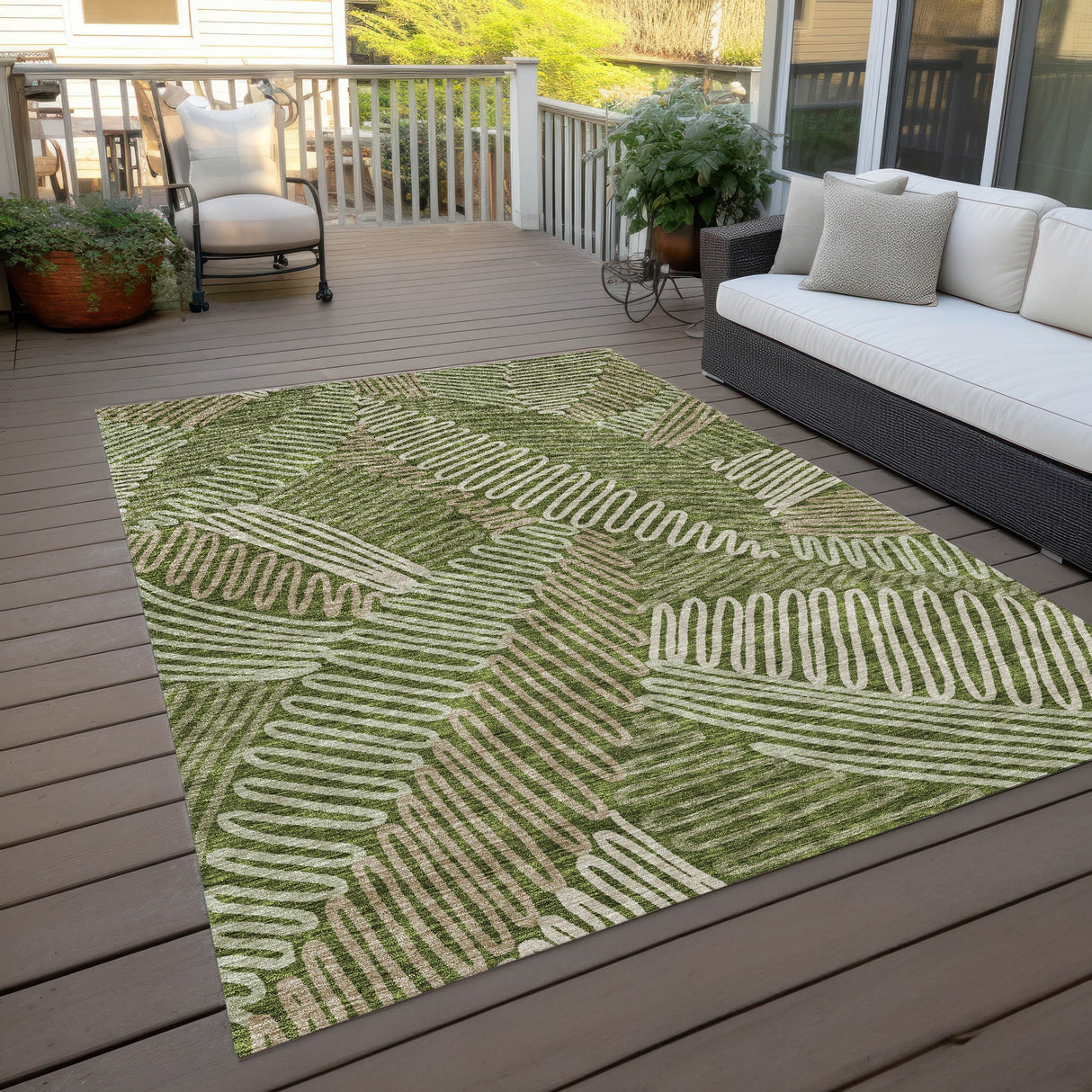 Machine Washable Indoor/ Outdoor Chantille Contemporary Squiggles Rug