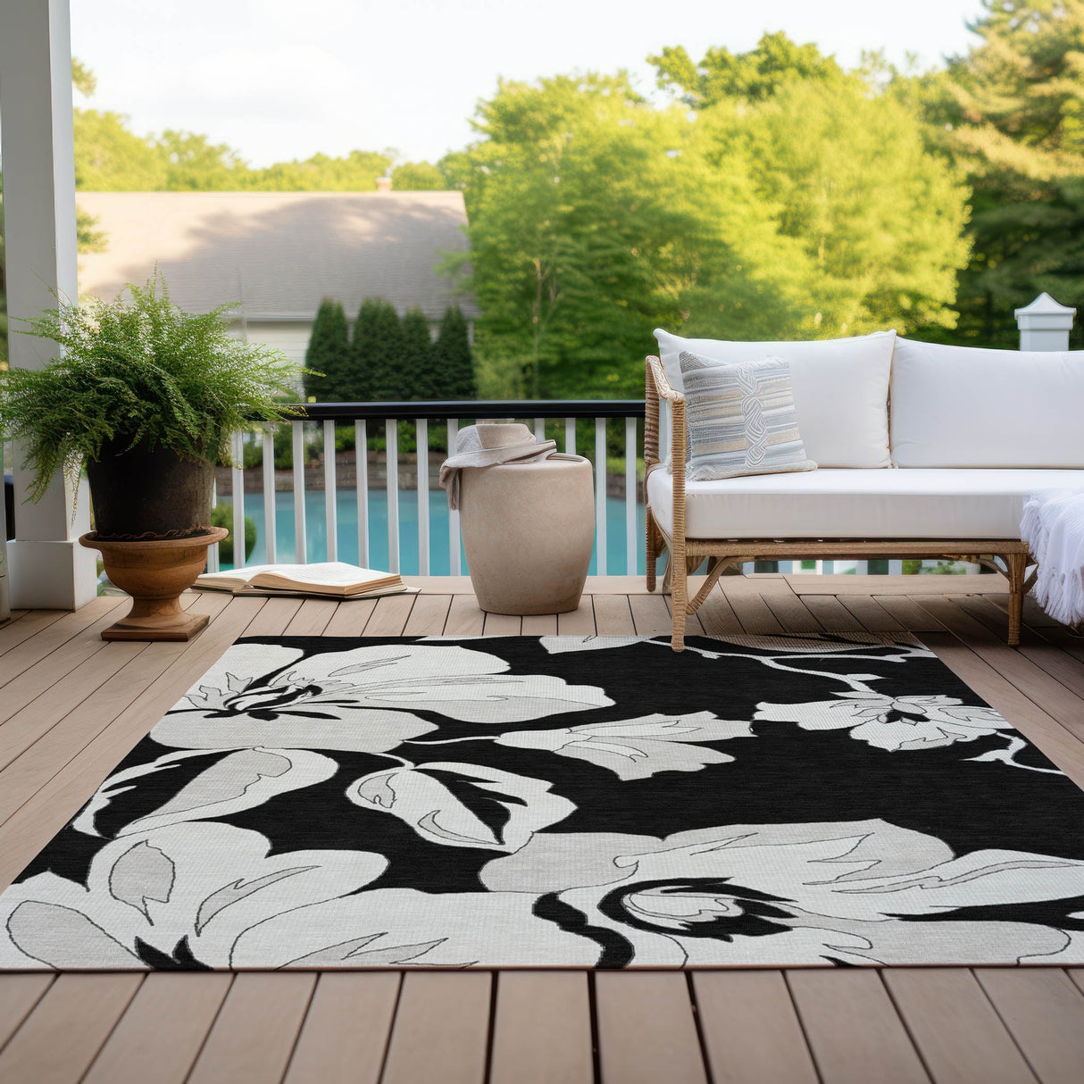 Machine Washable Indoor/ Outdoor Chantille Floral Rug