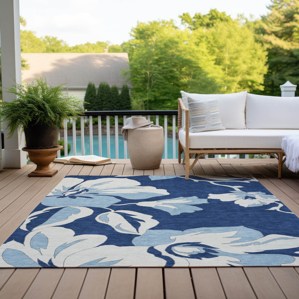 Machine Washable Indoor/ Outdoor Chantille Floral Rug