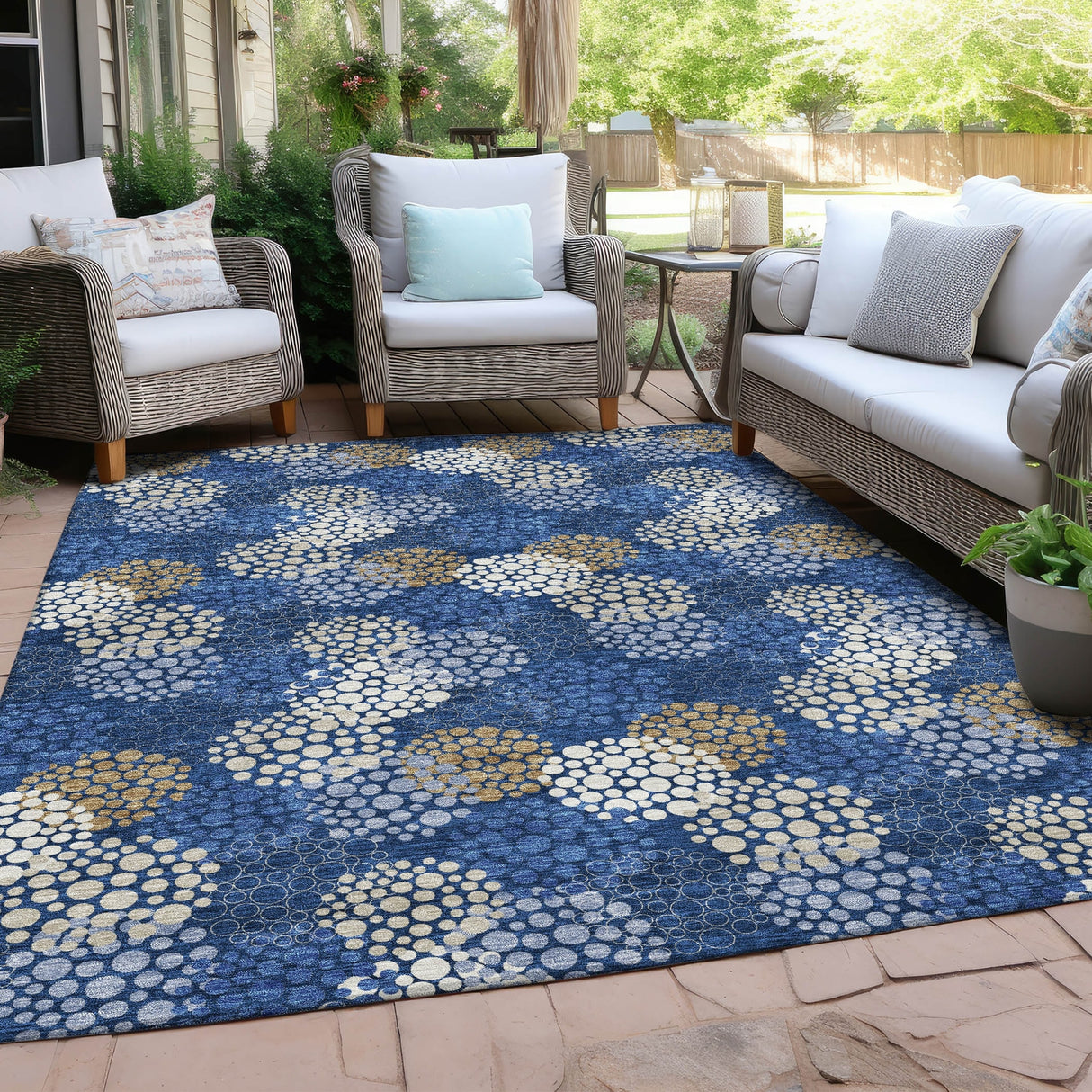 Machine Washable Indoor/ Outdoor Chantille Modern Bubbles Rug