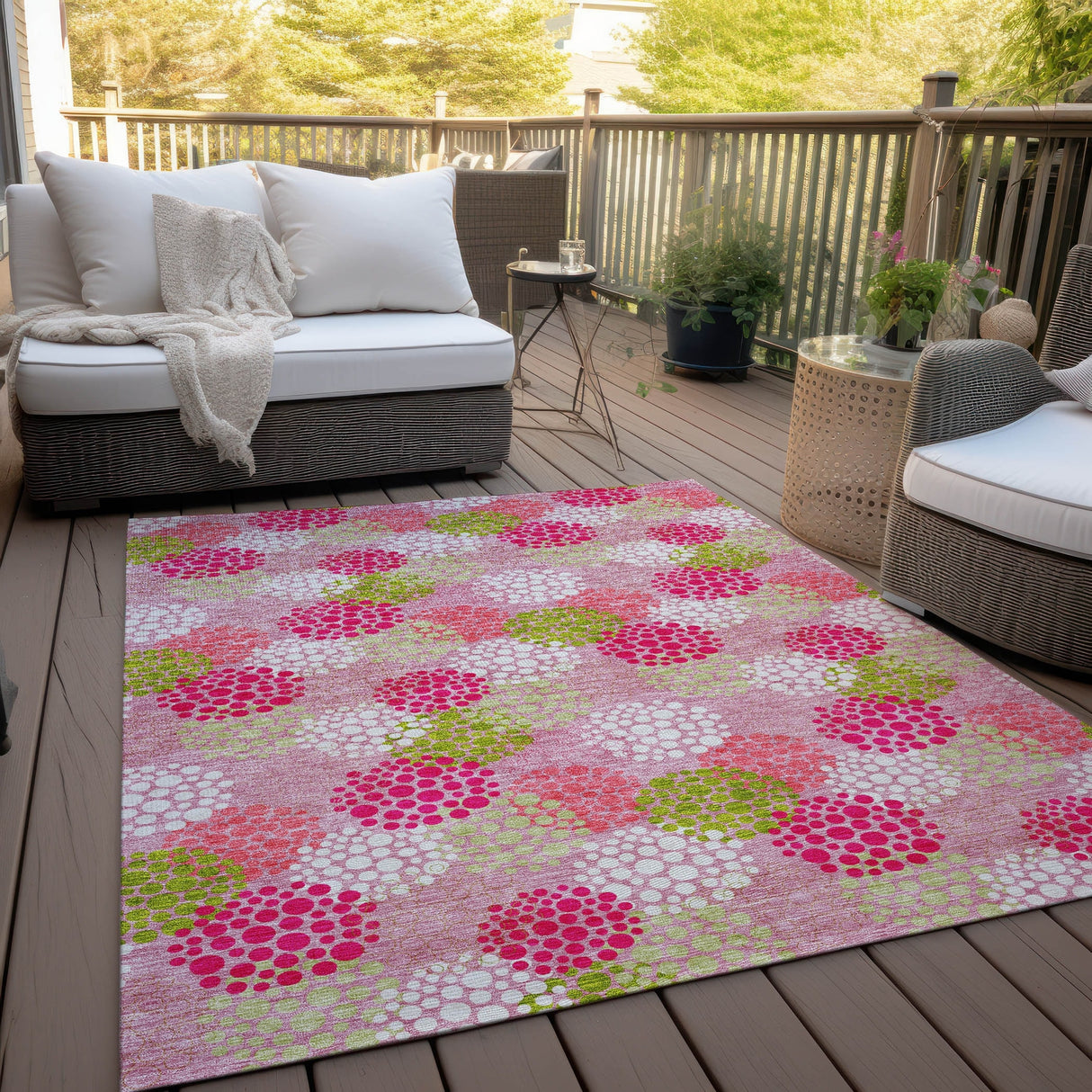 Machine Washable Indoor/ Outdoor Chantille Modern Bubbles Rug
