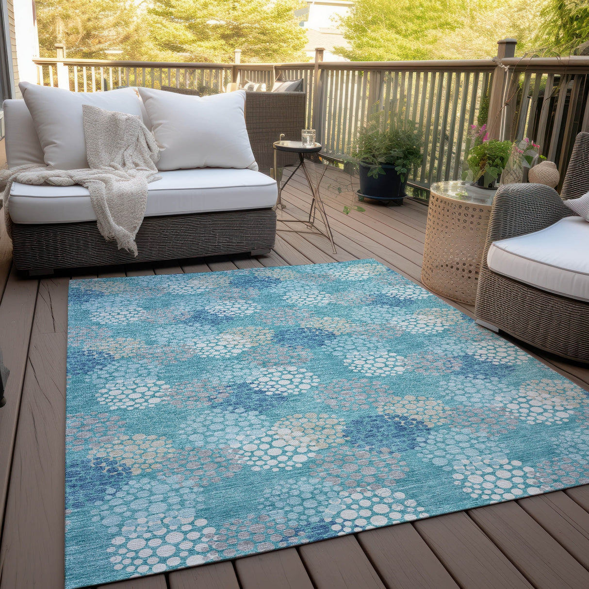 Machine Washable Indoor/ Outdoor Chantille Modern Bubbles Rug