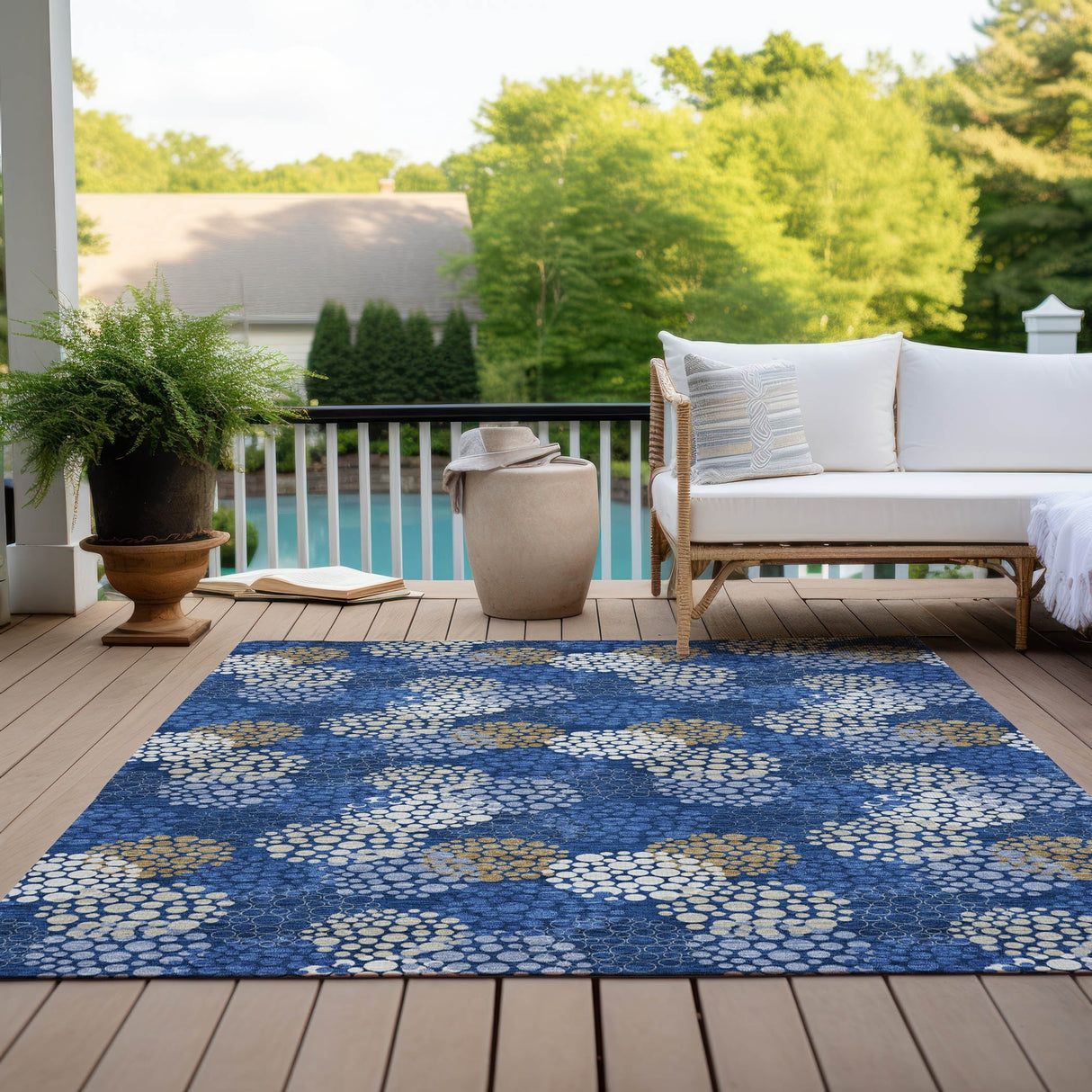 Machine Washable Indoor/ Outdoor Chantille Modern Bubbles Rug