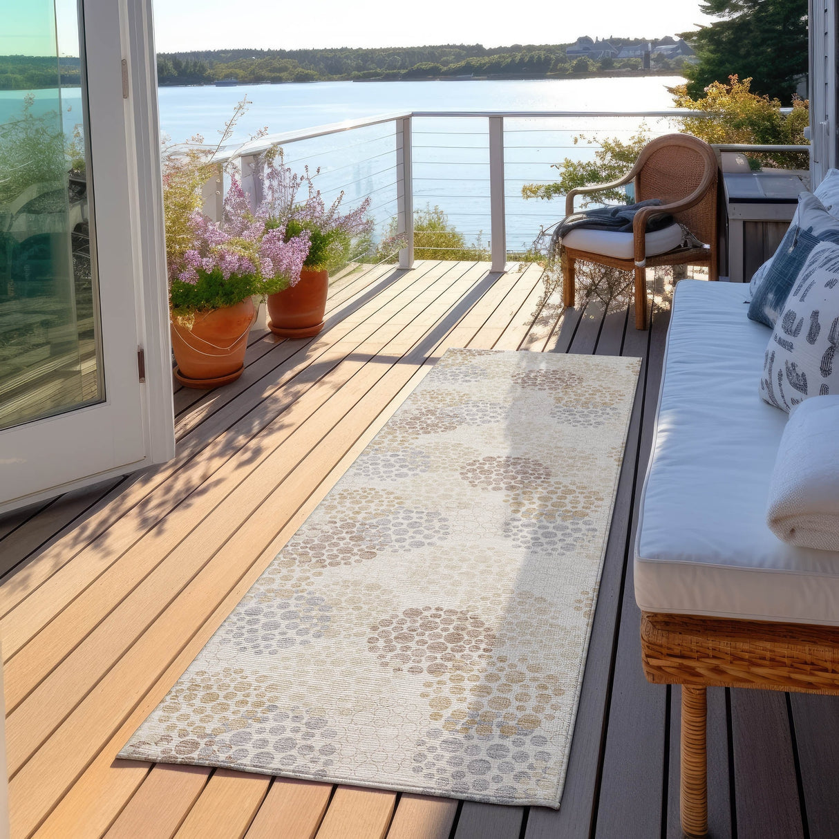 Machine Washable Indoor/ Outdoor Chantille Modern Bubbles Rug