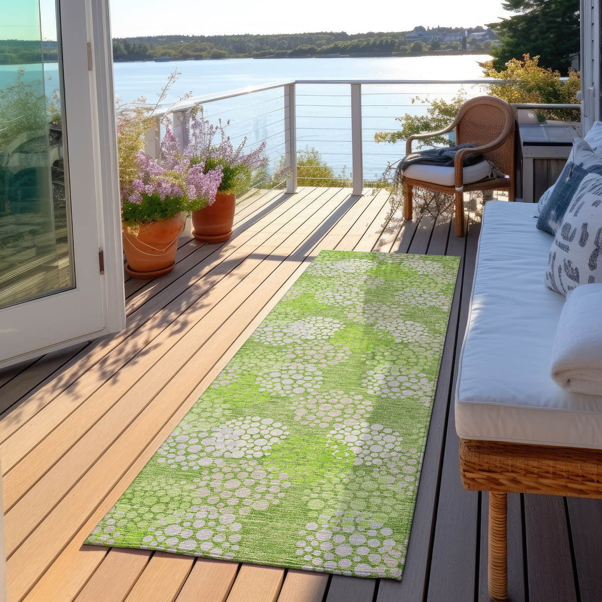 Machine Washable Indoor/ Outdoor Chantille Modern Bubbles Rug