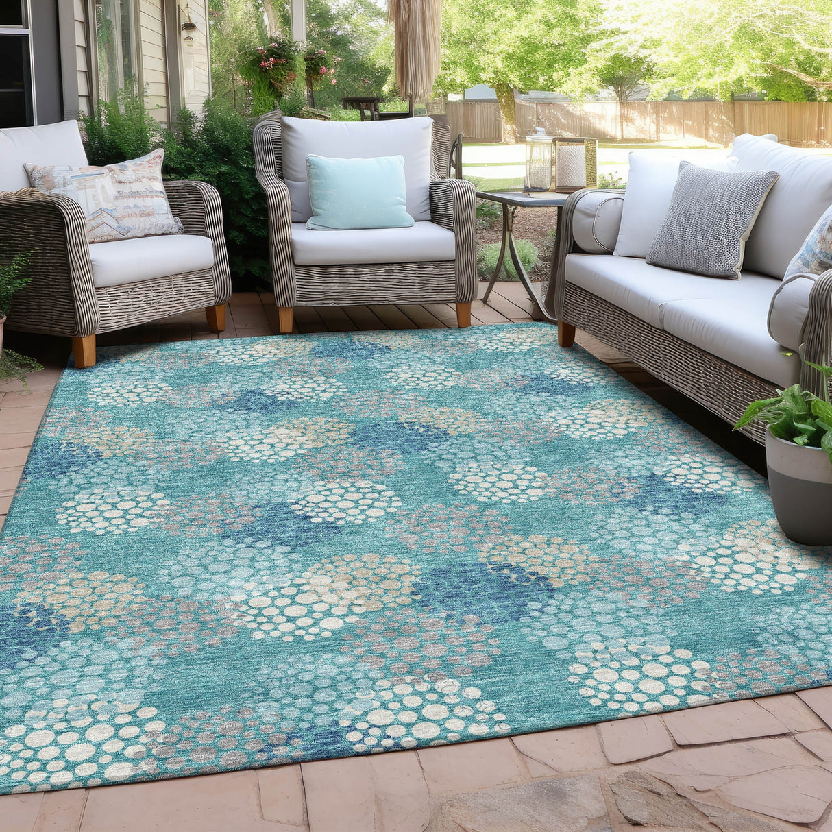 Machine Washable Indoor/ Outdoor Chantille Modern Bubbles Rug