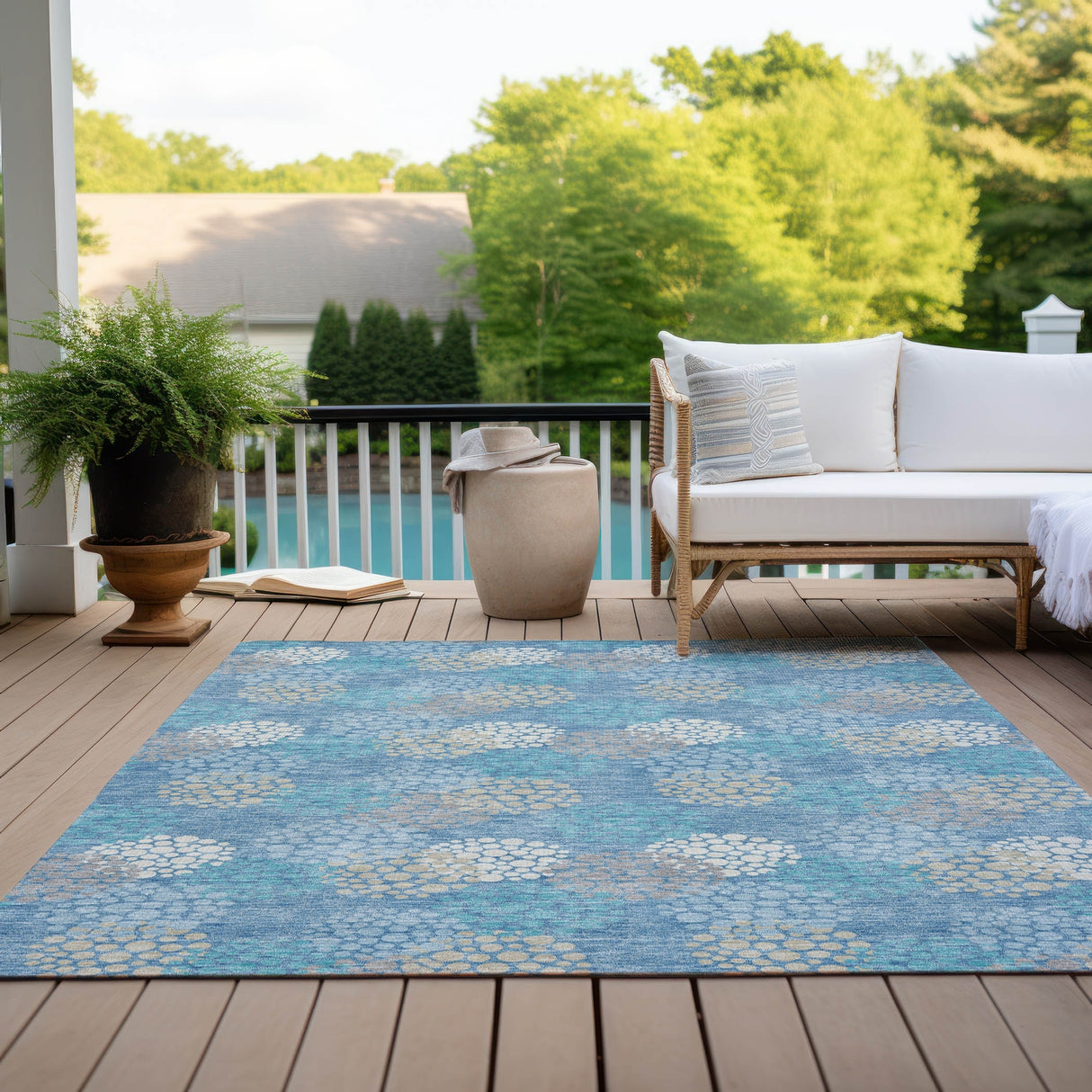 Machine Washable Indoor/ Outdoor Chantille Modern Bubbles Rug