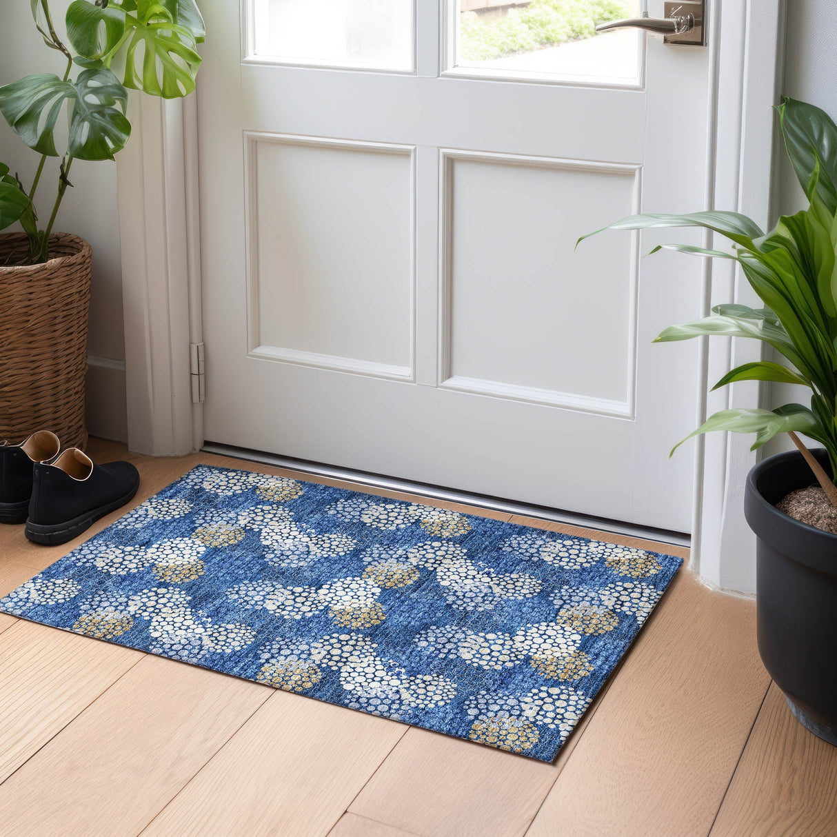Machine Washable Indoor/ Outdoor Chantille Modern Bubbles Rug