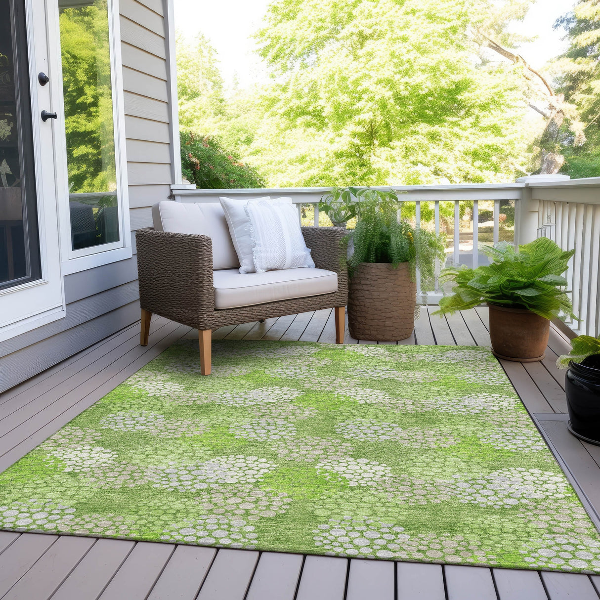Machine Washable Indoor/ Outdoor Chantille Modern Bubbles Rug